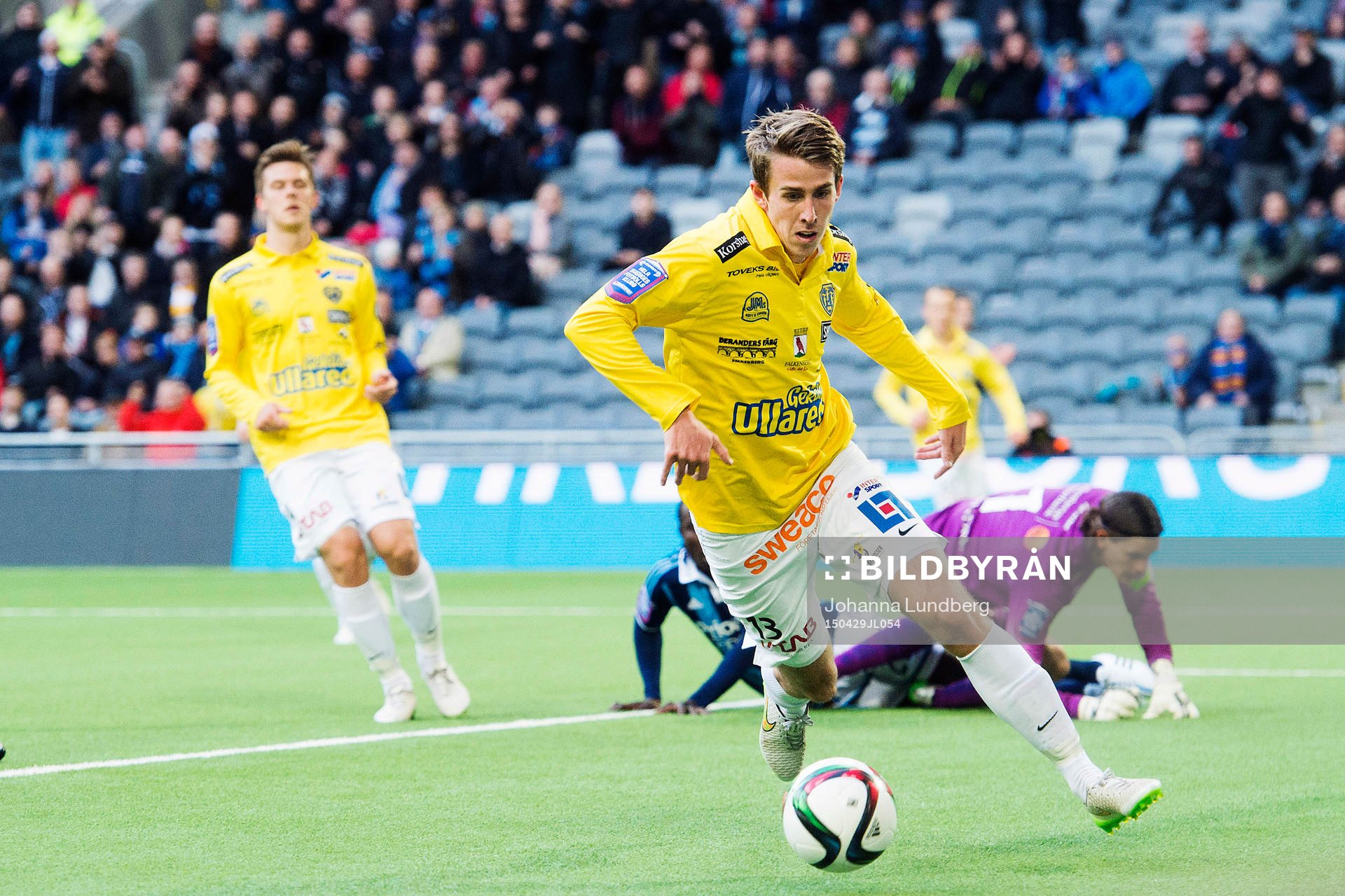 Falkenbergs Adam Eriksson under fotbollsmatchen i Allsvenskan mellan Djurgården och Falkenberg den 29 april 2015 i Stockholm.