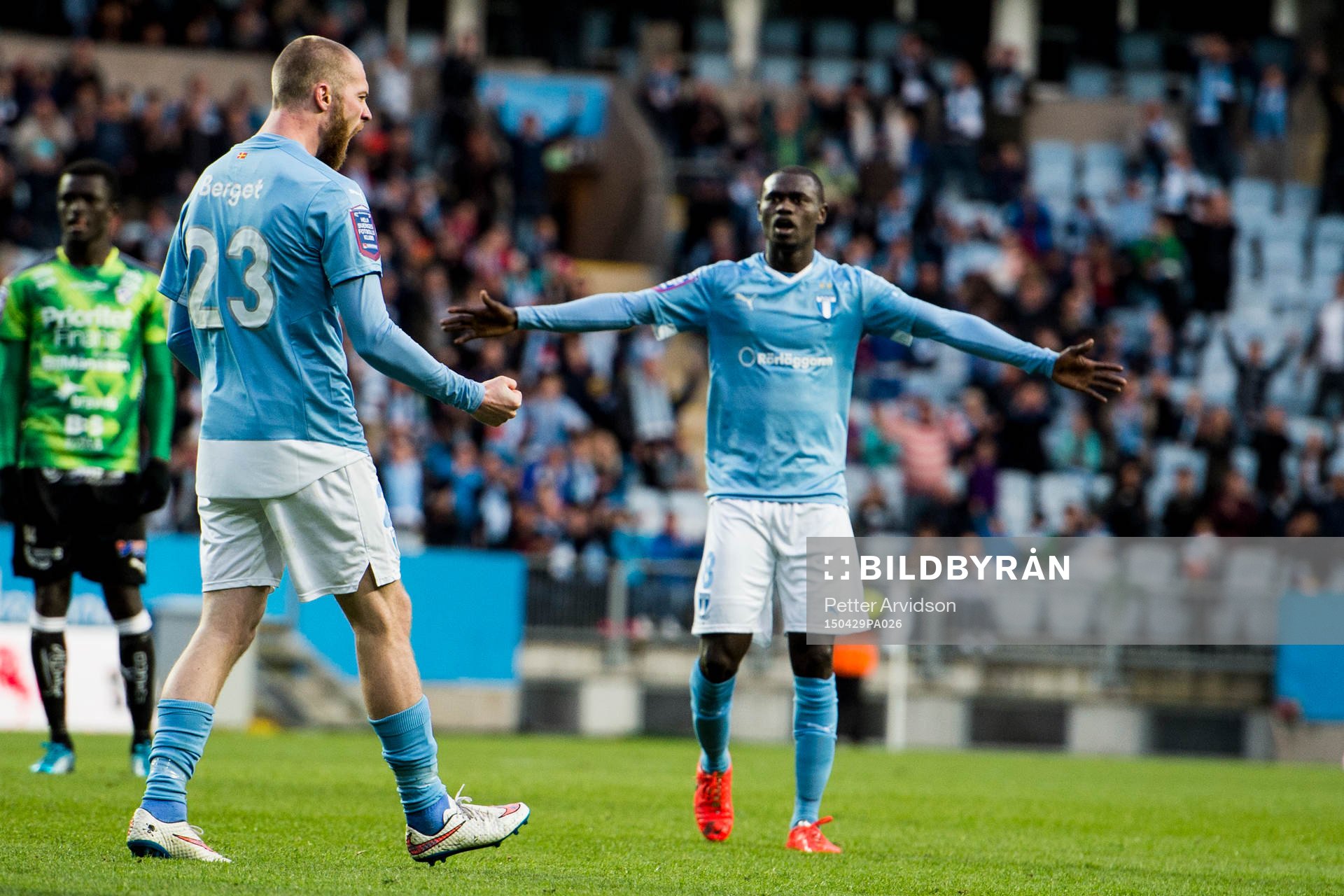 Malmö FFs Jo Inge Berget och Enock Kofi Adu jublar