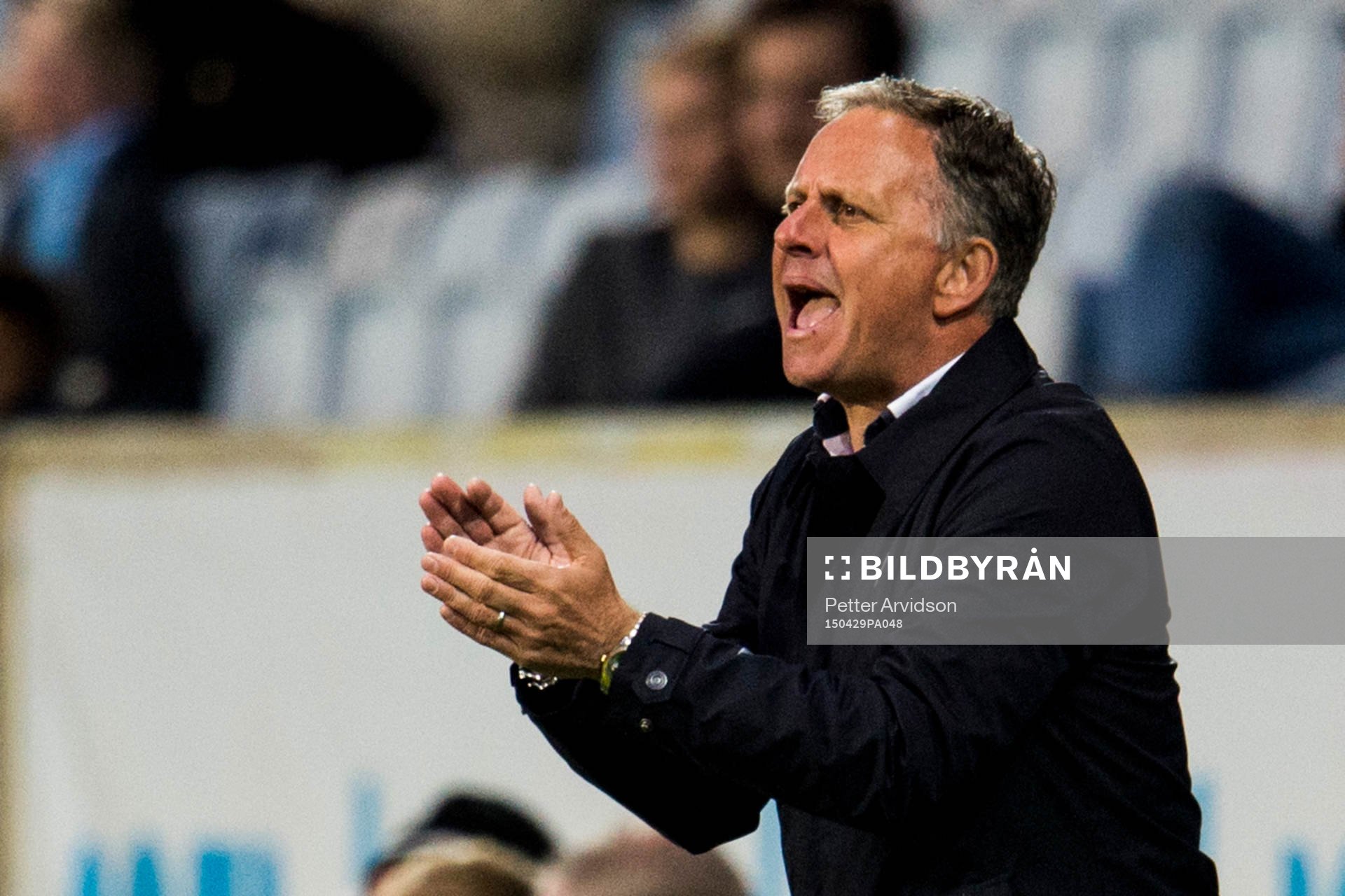 Halmstads tränare Jan Jönsson under fotbollsmatchen i Allsvenskan mellan Malmö FF och Halmstad den 29 april 2015 i Malmö.