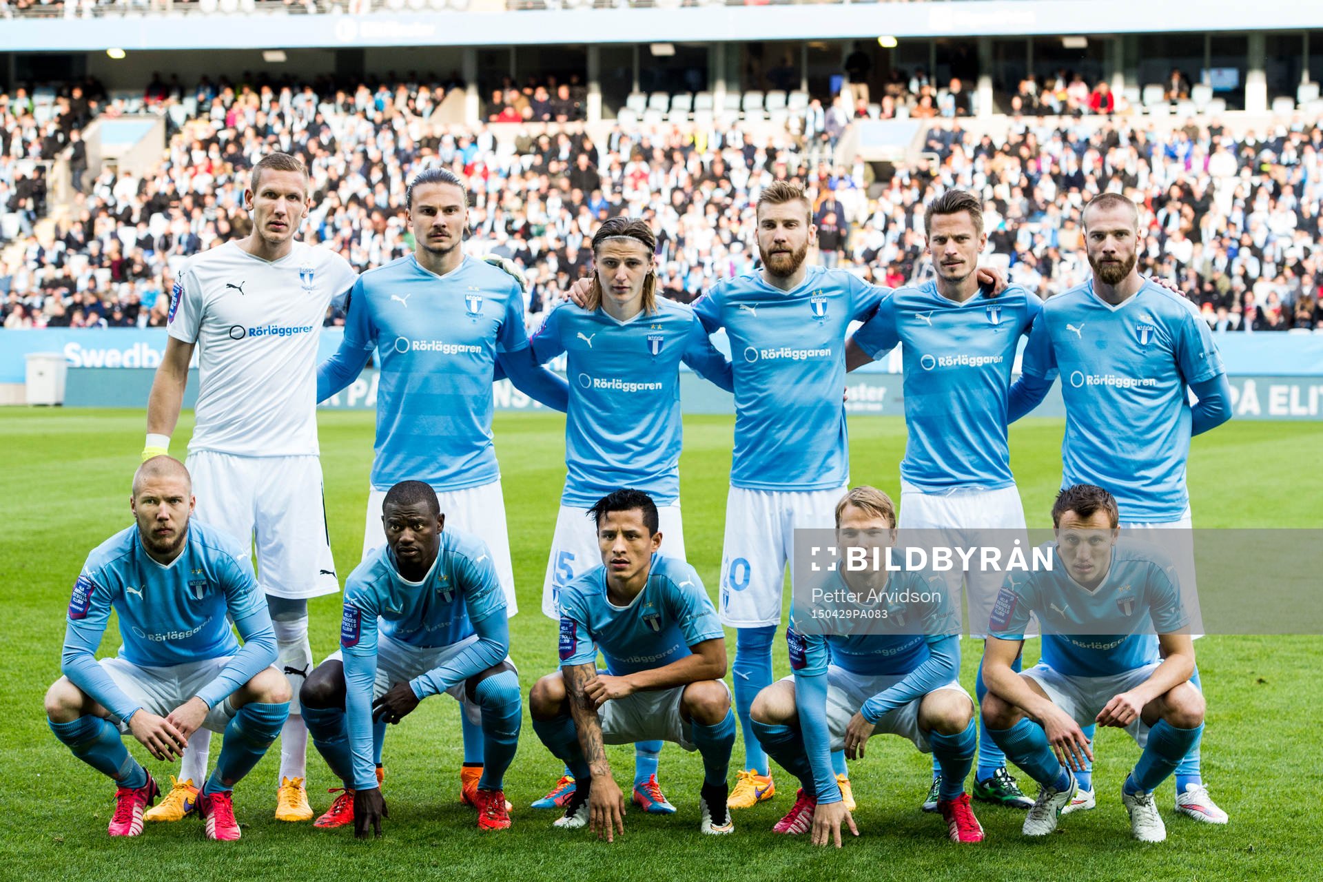 Malmö FFs spelare ställer upp för en lagbild, övre