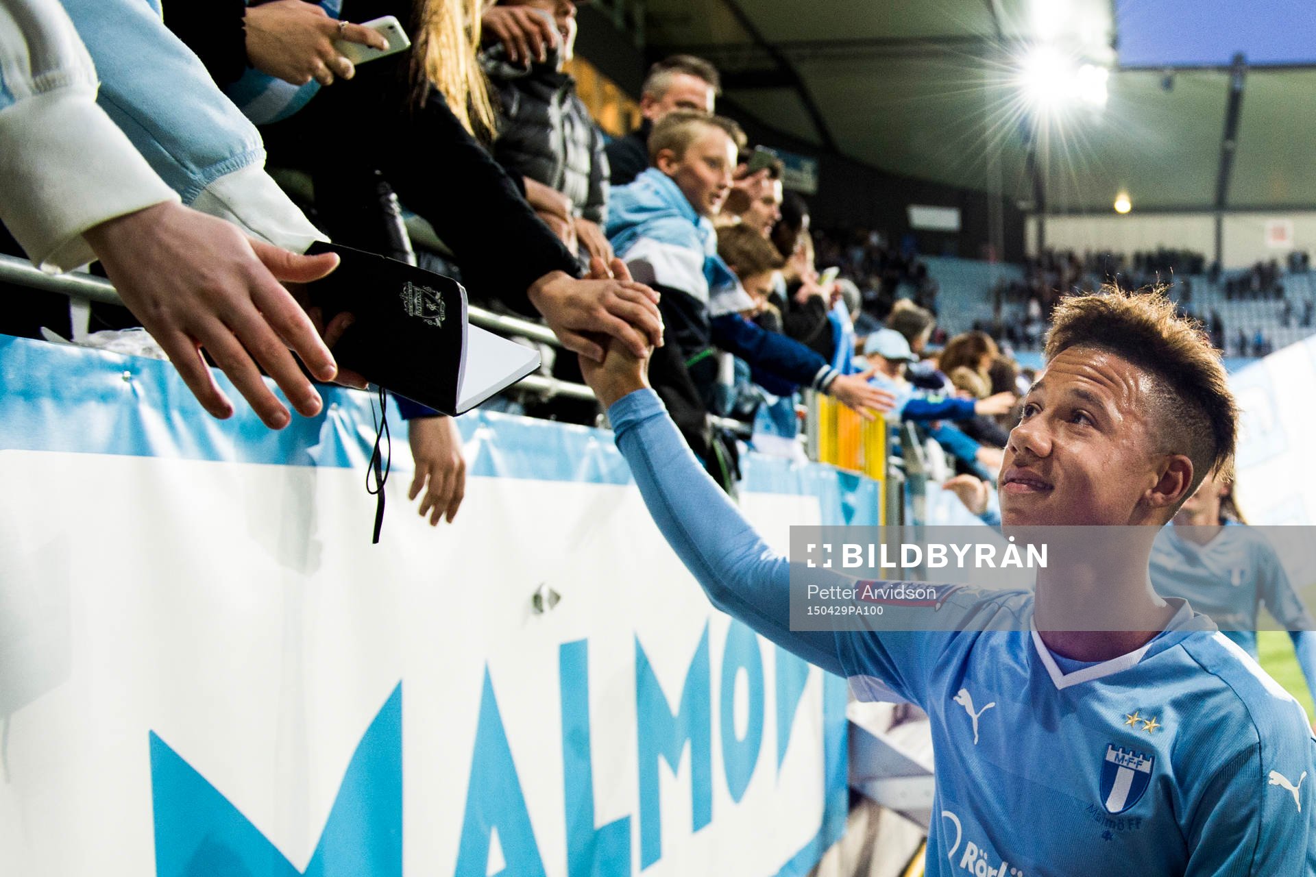 Malmö FFs Tobias Sana tackar publiken