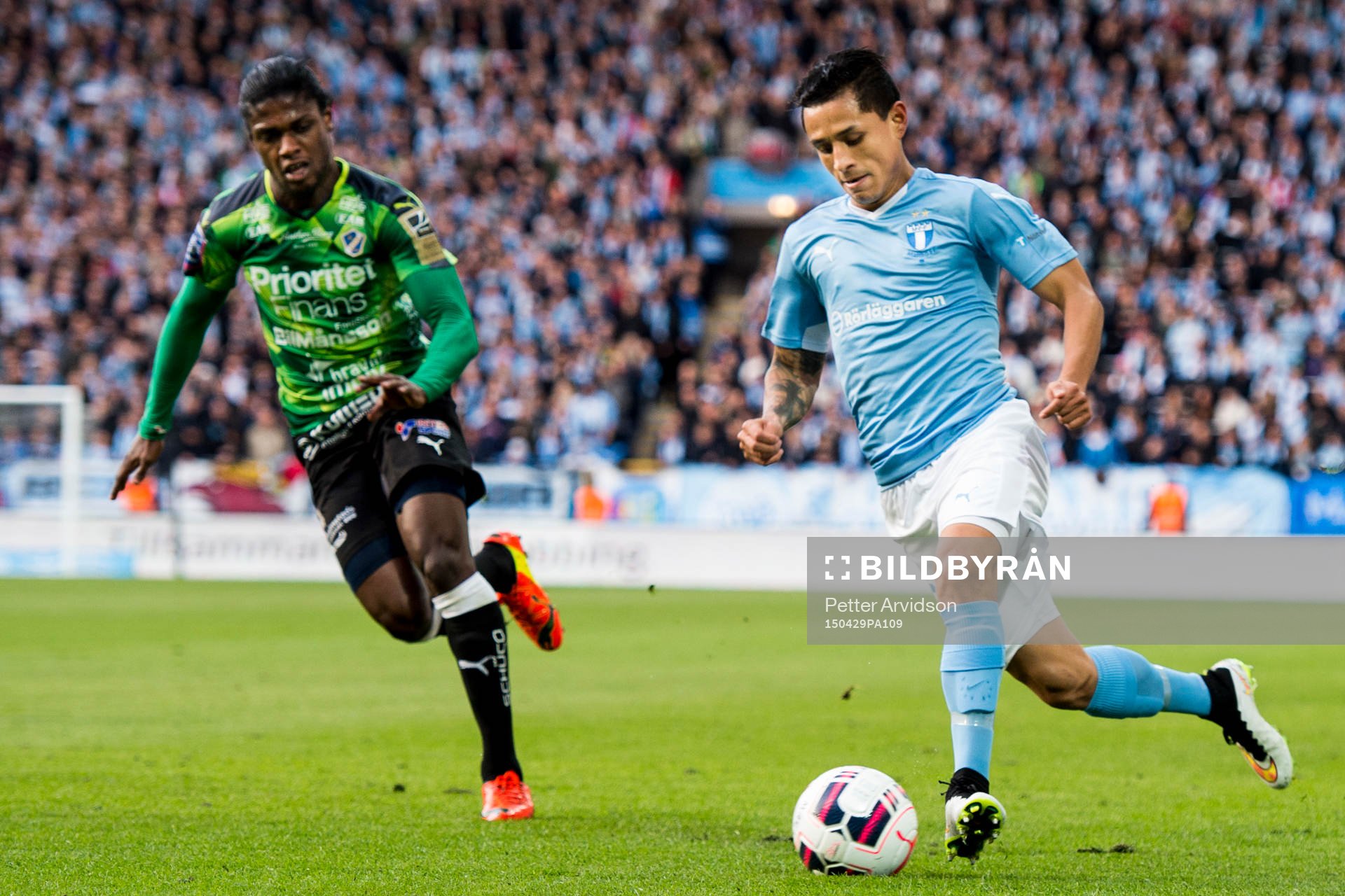 Malmö FFs Victor Yoshimar Yotun Flores och Halmstads