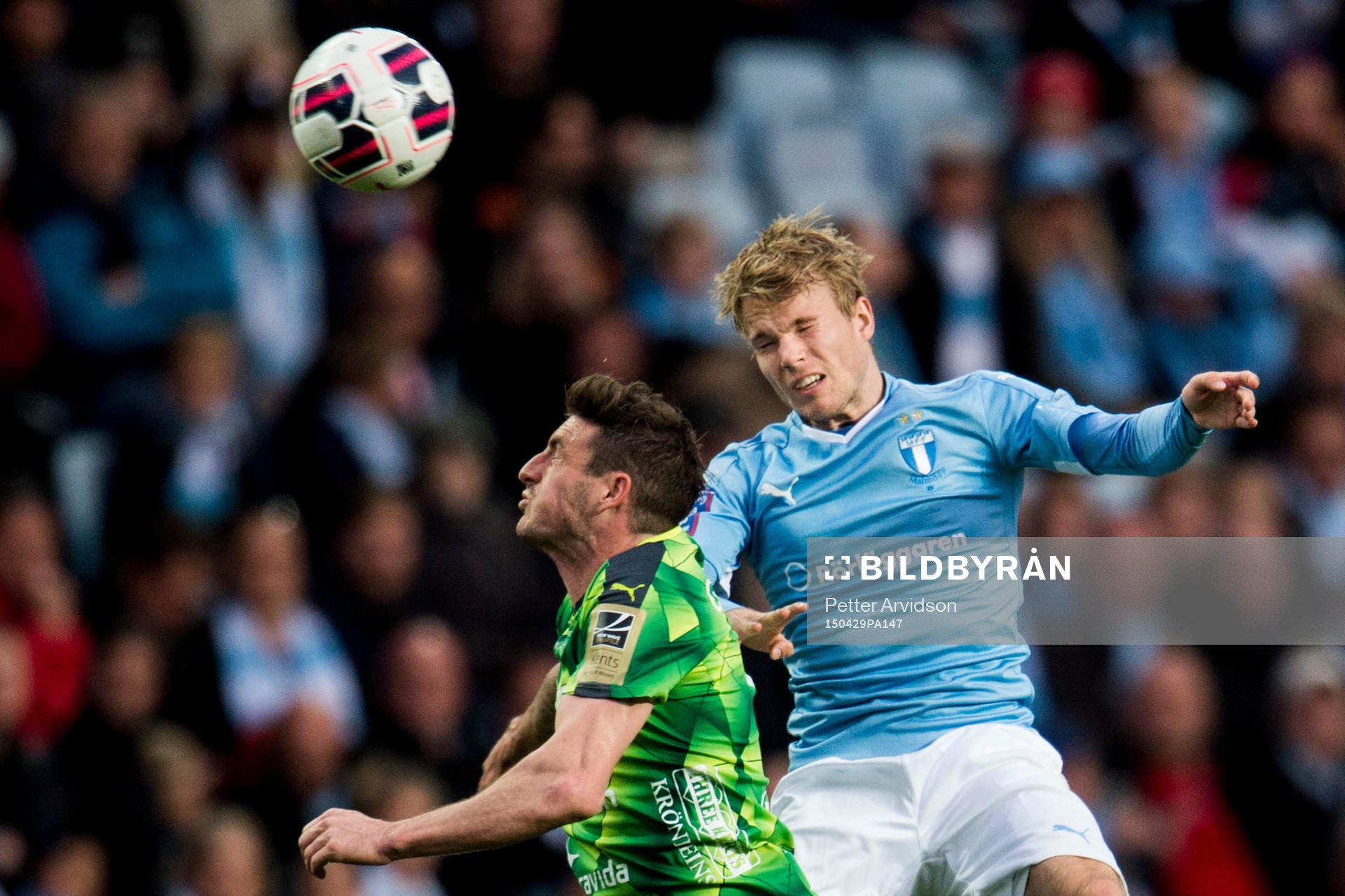 Malmö FFs Oscar Lewicki och Halmstads James Keene