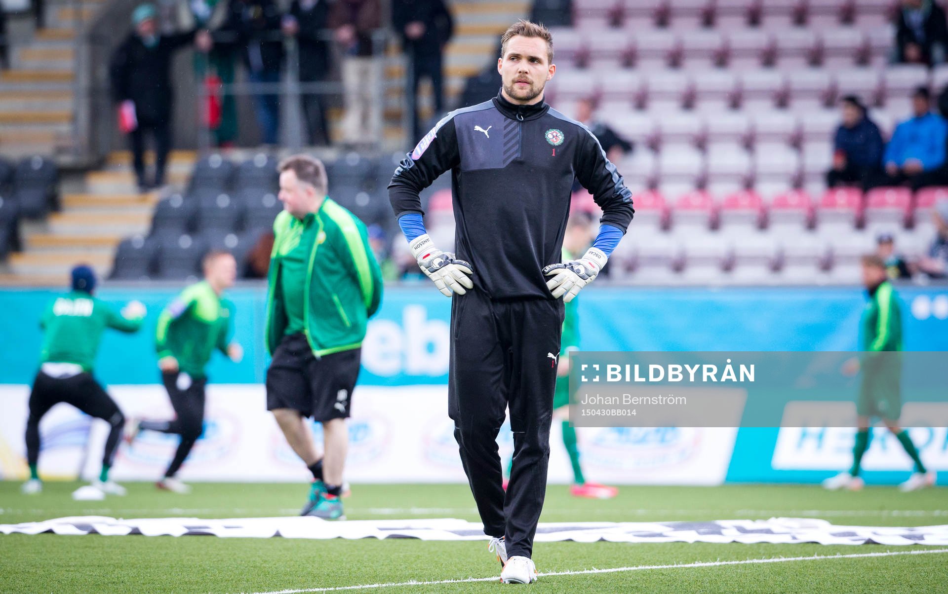 Örebros målvakt Oscar Jansson är petad mot matchen mot