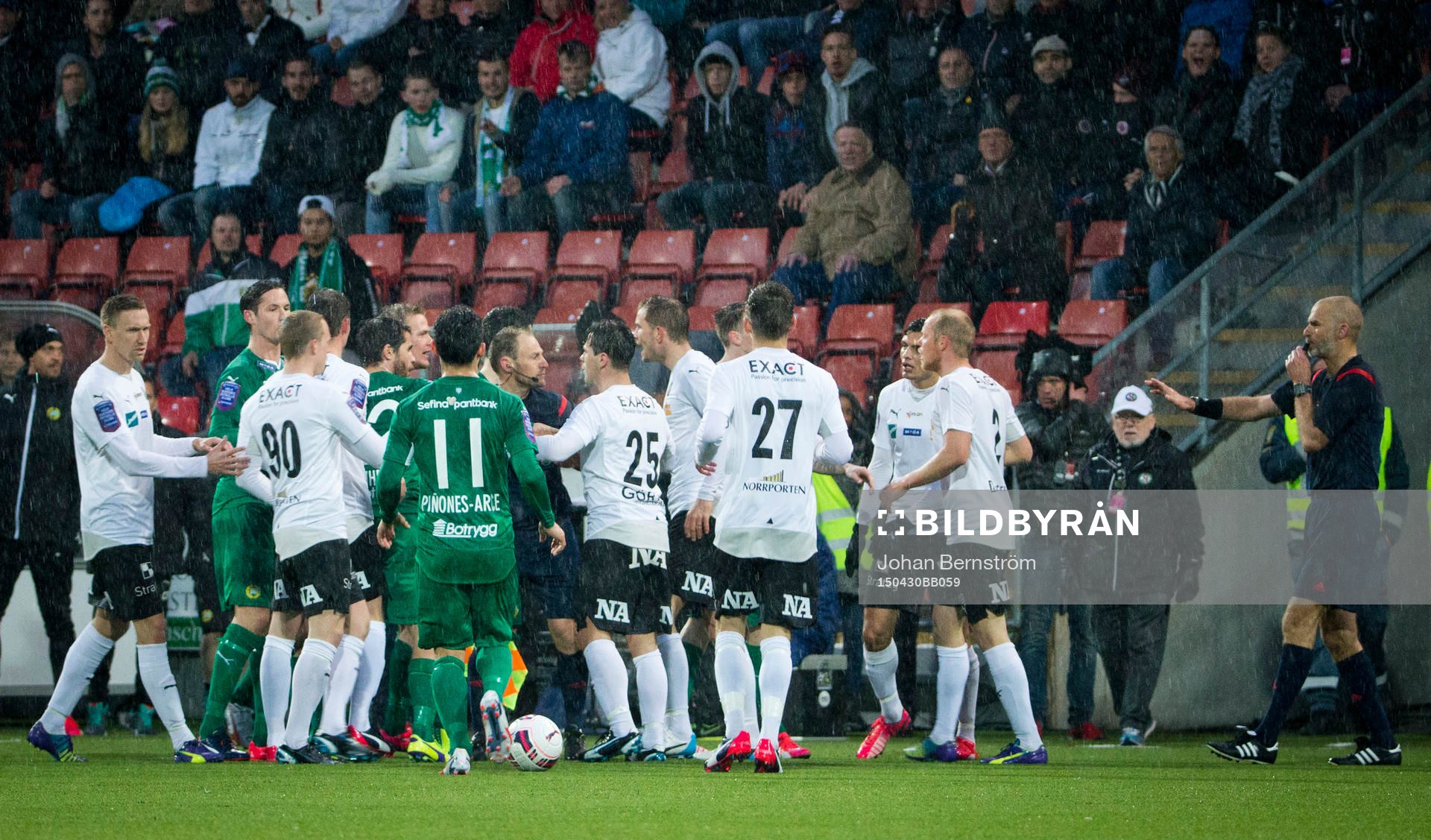 Grinigt och stökigt i slutet på matchen som resulterade i