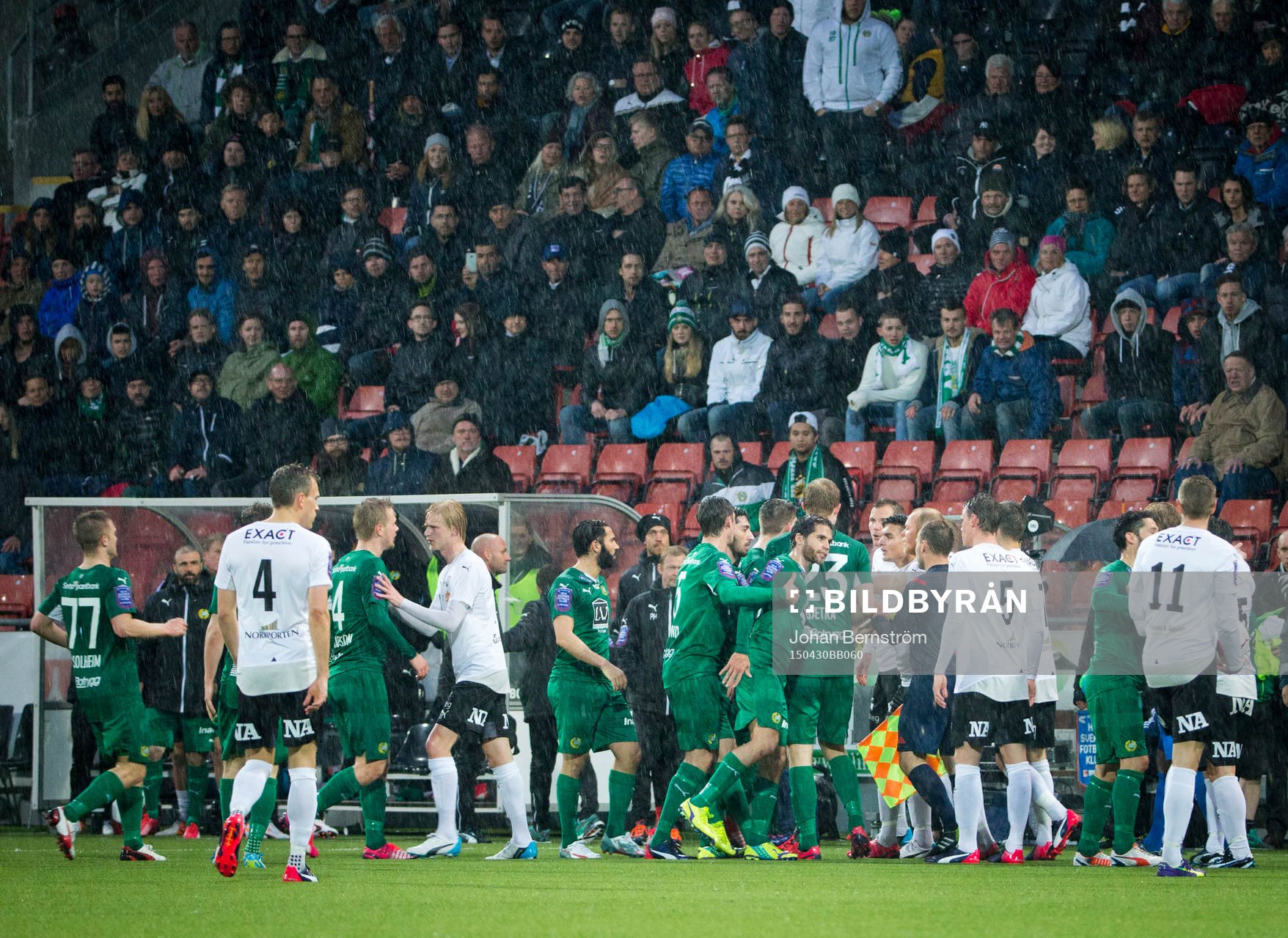 Grinigt och stökigt i slutet på matchen som resulterade i