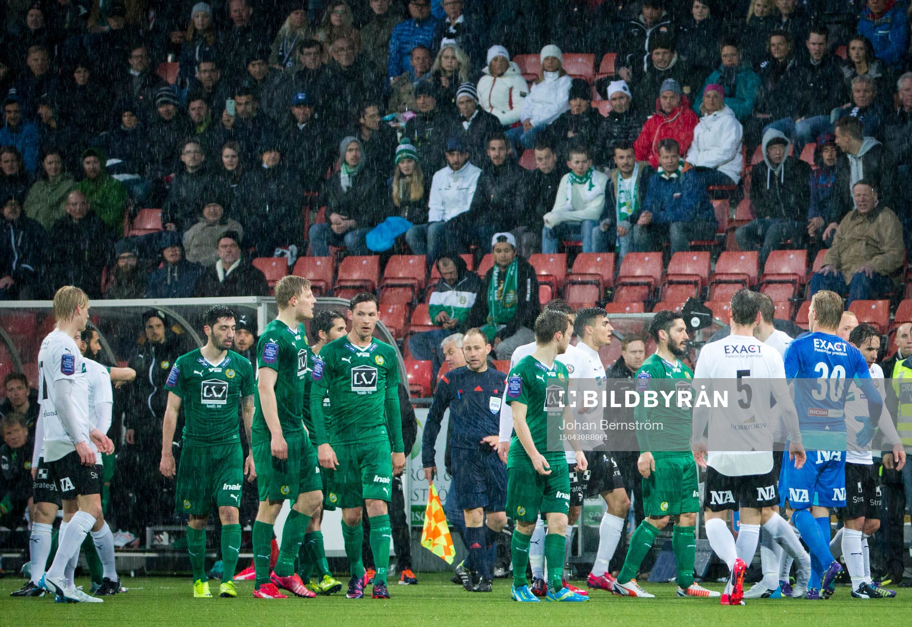 Grinigt och stökigt i slutet på matchen som resulterade i