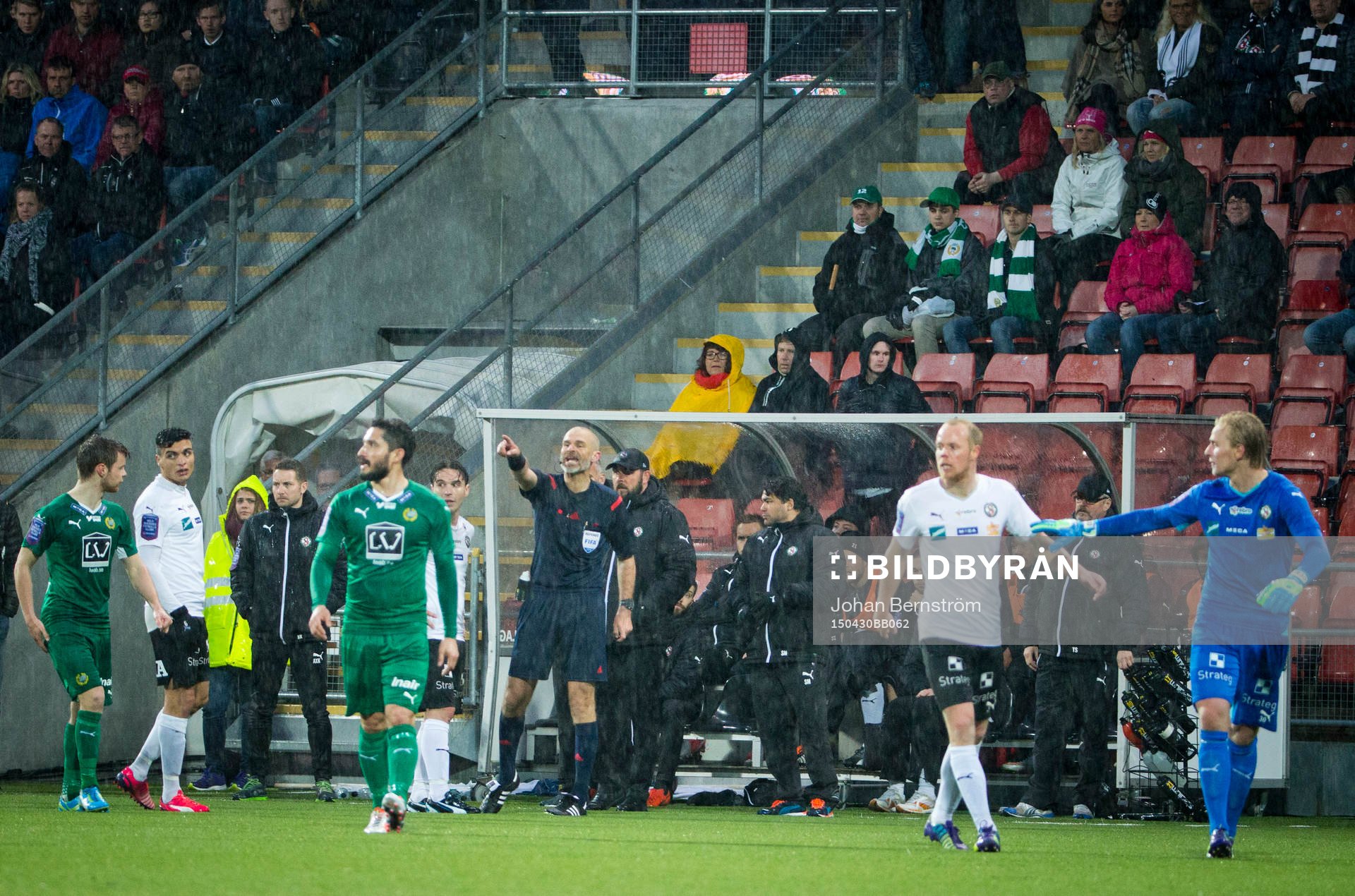 Grinigt och stökigt i slutet på matchen som resulterade i