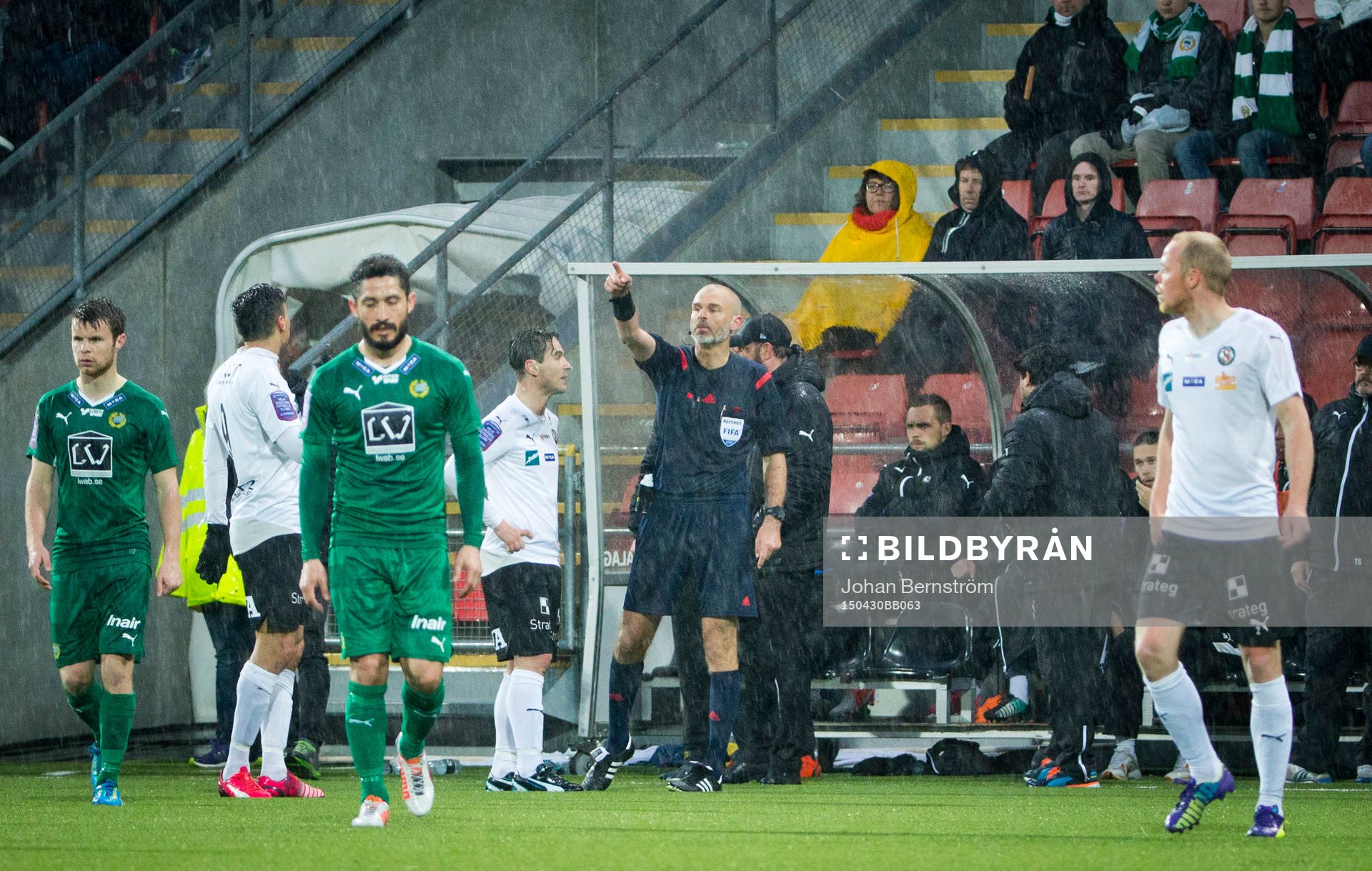 Grinigt och stökigt i slutet på matchen som resulterade i