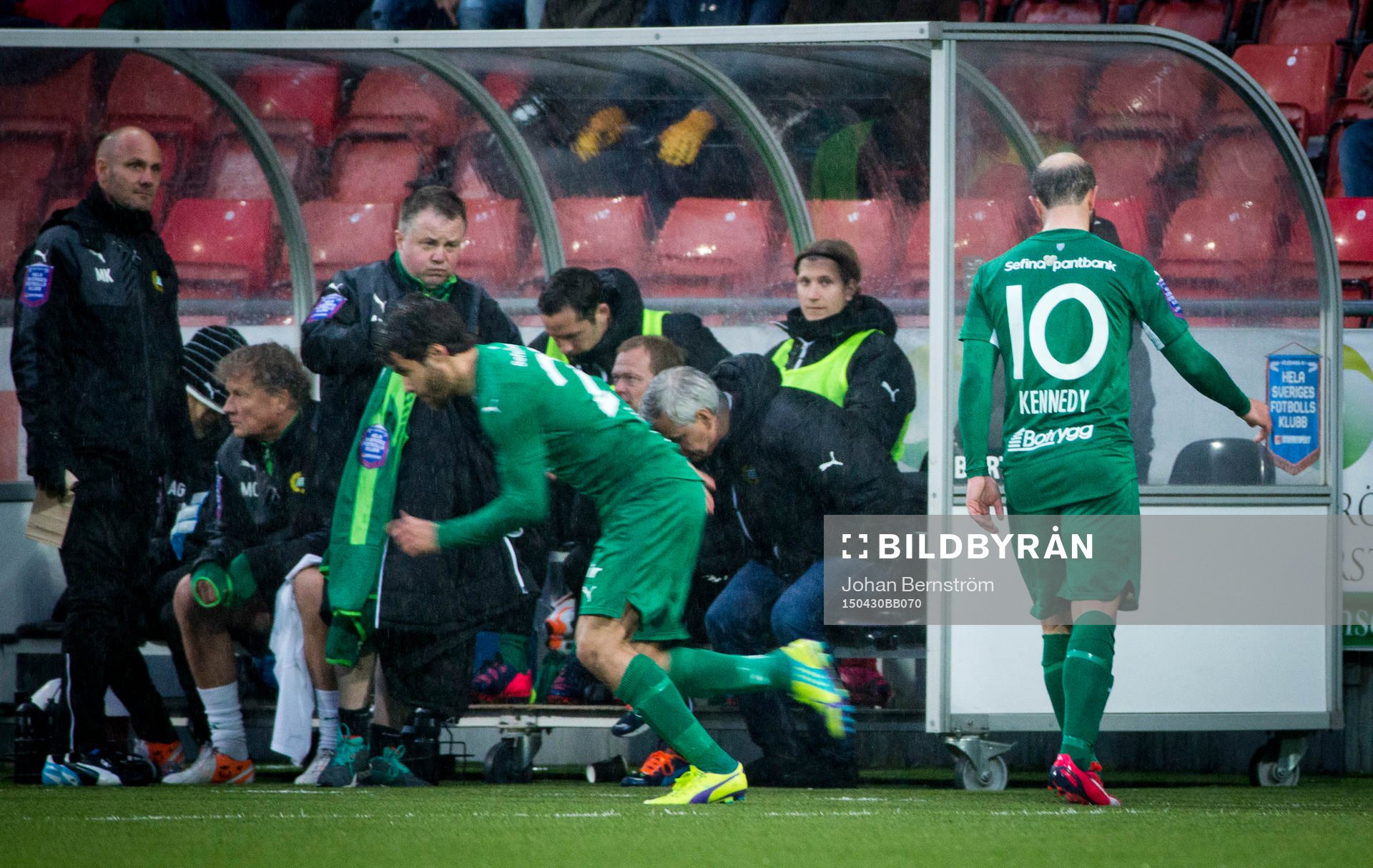 Hammarbys Kennedy Bakircioglu kliver av skadad  framför