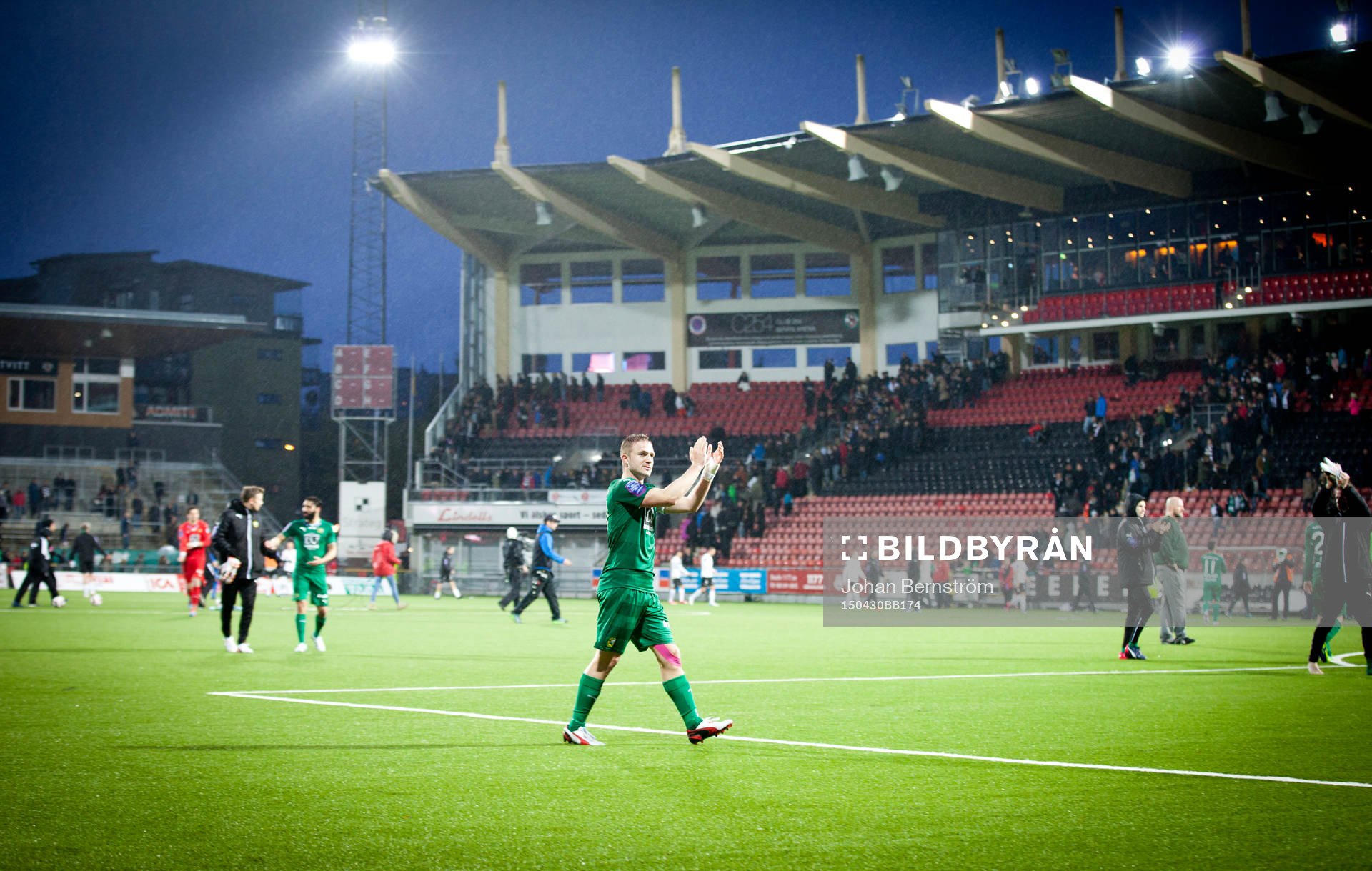 Hammarbys Mats Solheim tackar fansen