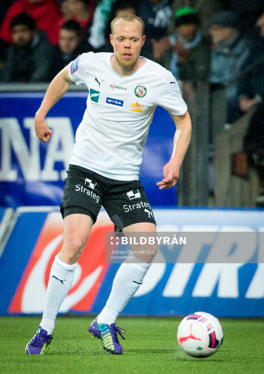 Örebros Patrik Haginge under fotbollsmatchen i Allsvenskan mellan Örebro SK och Hammarby IF den 30 april 2015 i Örebro.