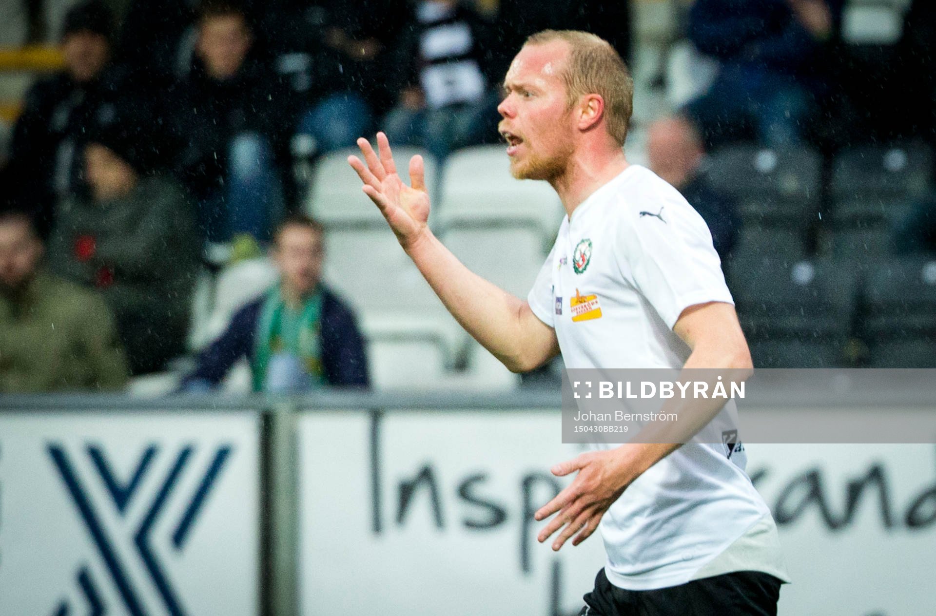 Örebros Patrik Haginge under fotbollsmatchen i Allsvenskan mellan Örebro SK och Hammarby IF den 30 april 2015 i Örebro.