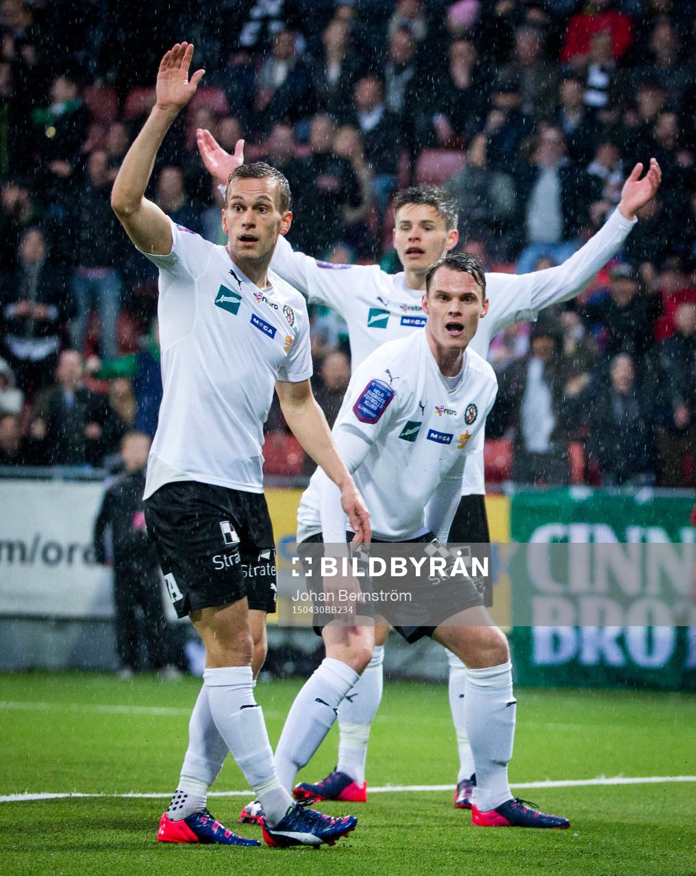 Örebros Hjörtur Logi Valgardsson och Eidur Aron