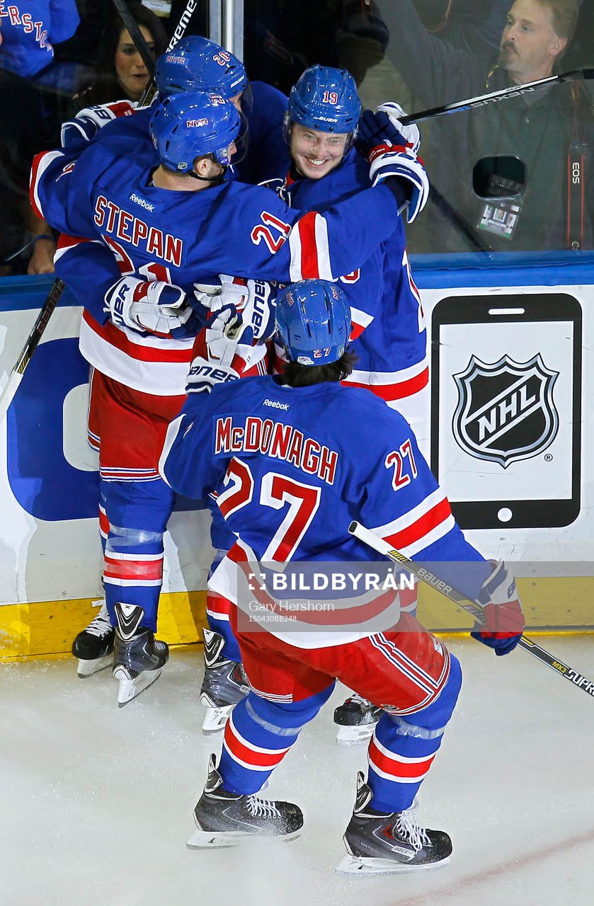 New York Rangers Chris Kreider (20) celebrates scoring a