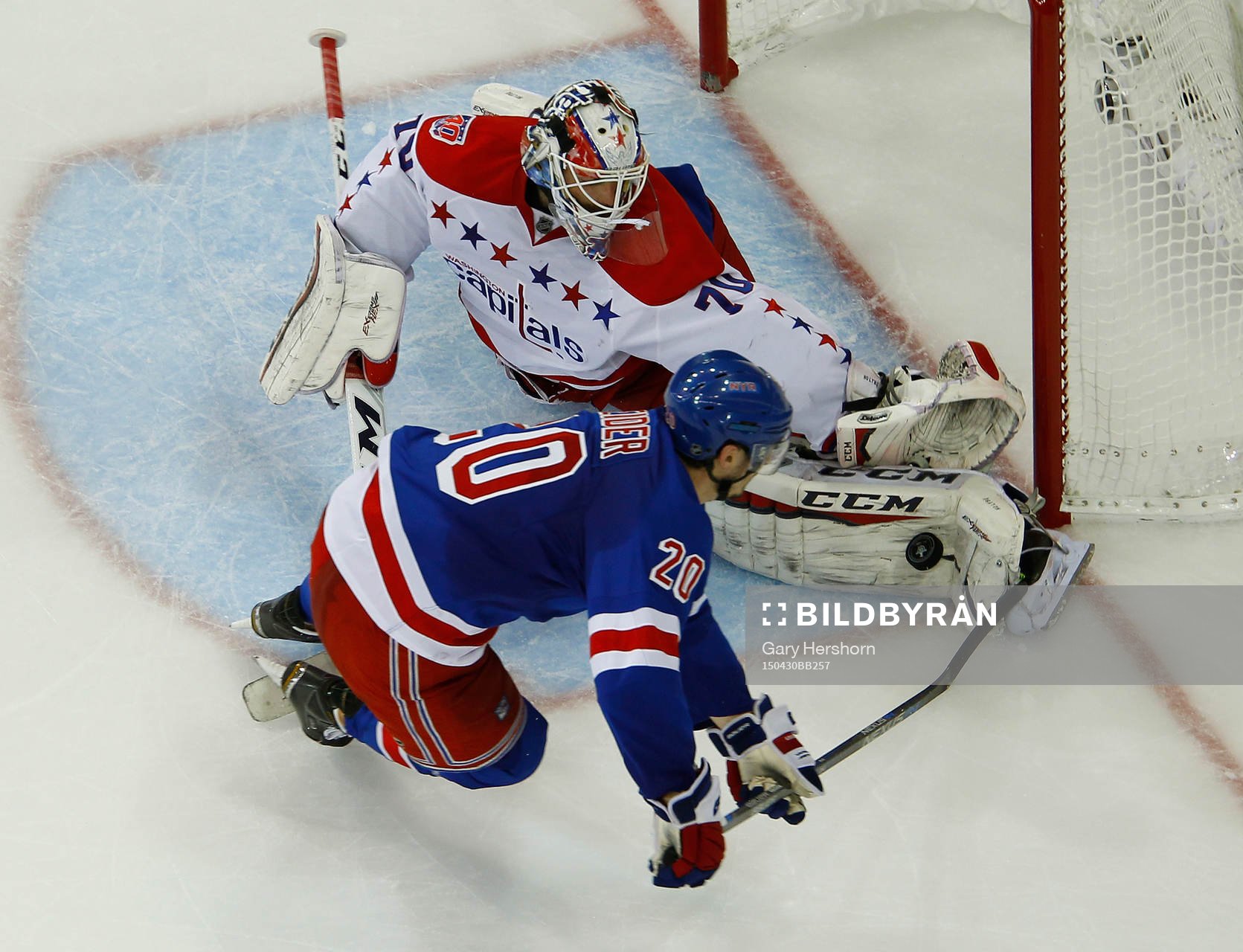 Washington Capitals goalie Braden Holtby makes a save