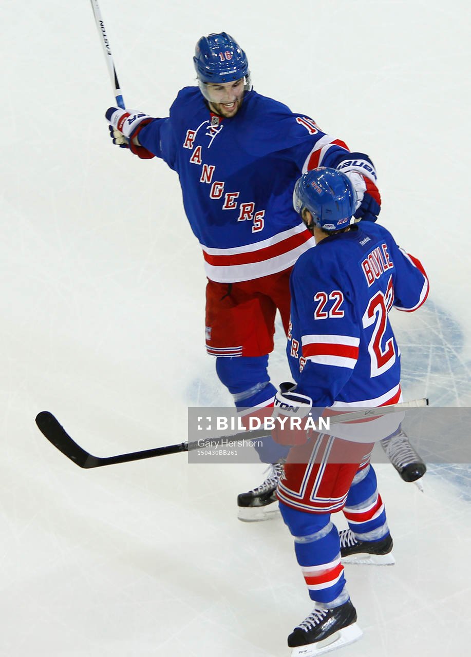 New York Rangers Dan Boyle (R) celebrate with teammate