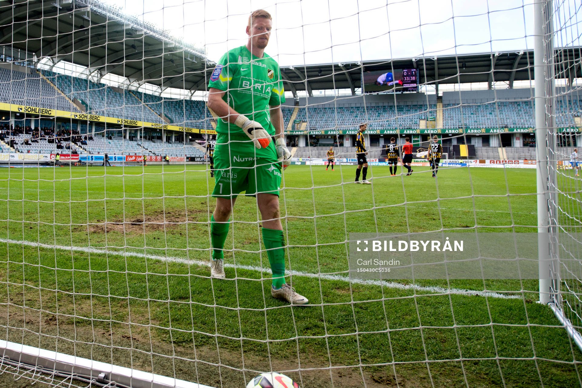 Häckens målvakt Christoffer Källqvist deppar