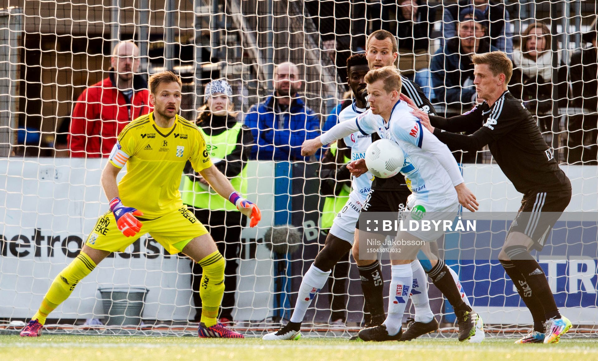IFK Göteborgs målvakt John Alvbåge, Hjalmar Jonsson, och