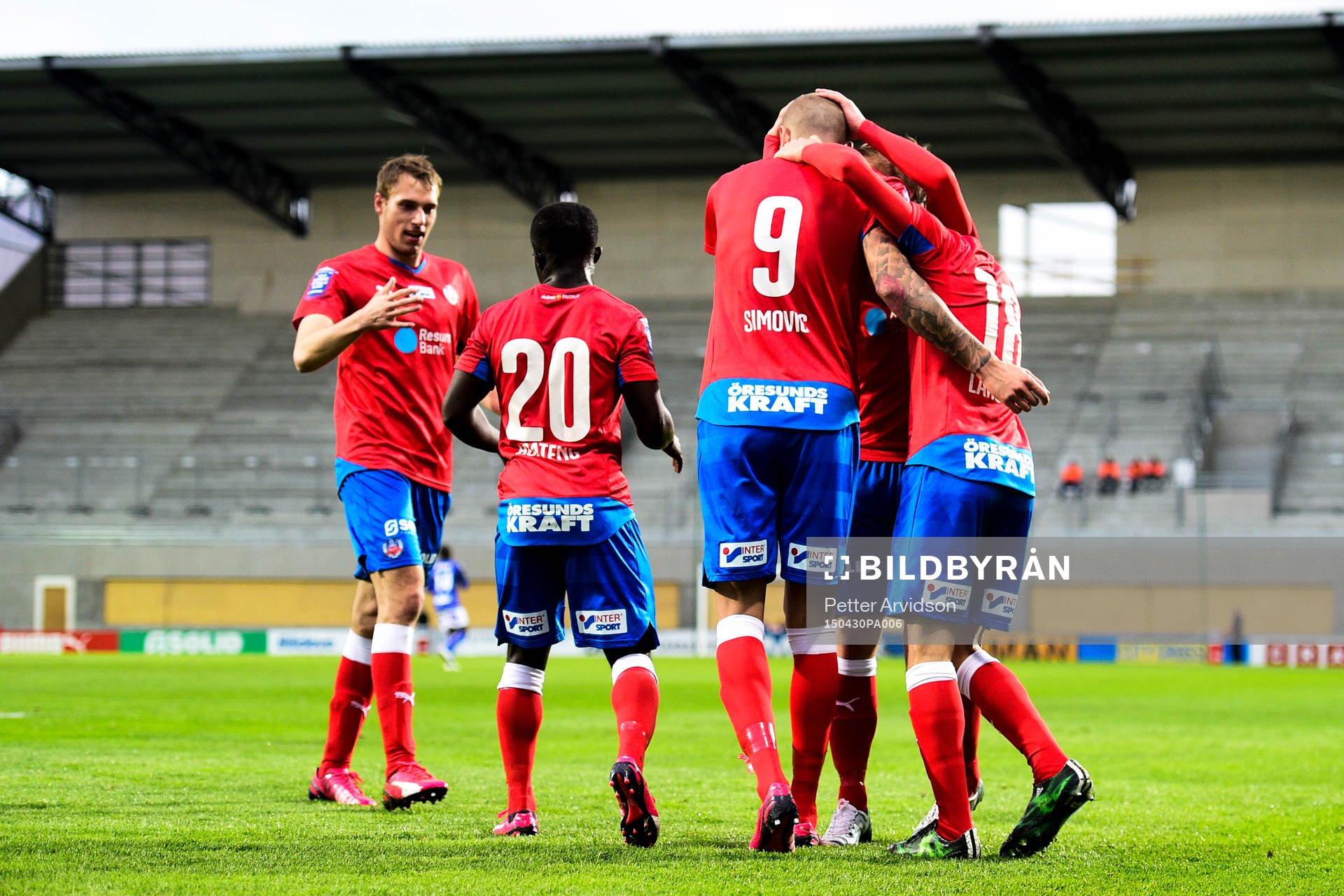 Helsingborgs Robin Simovic jublar med lagkamraterna