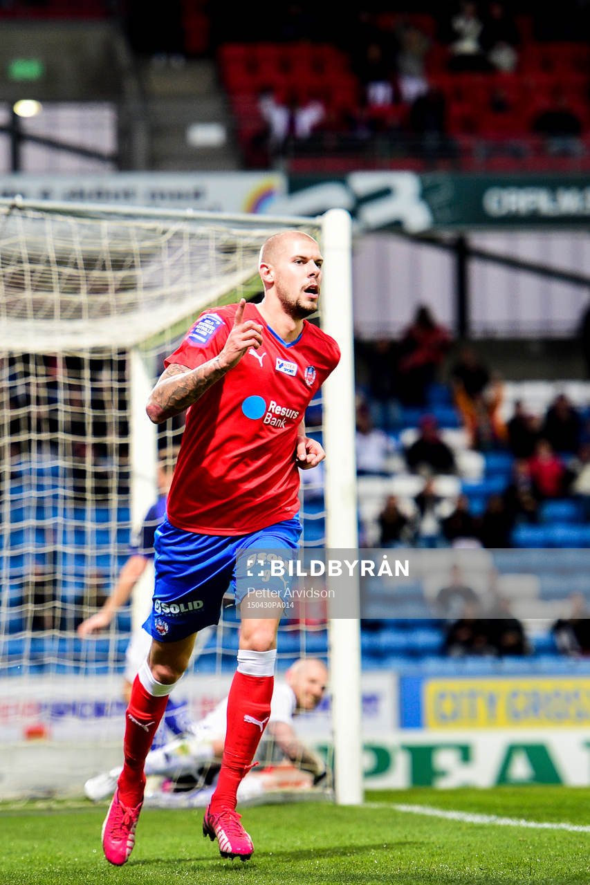 Helsingborgs Robin Simovic jublar