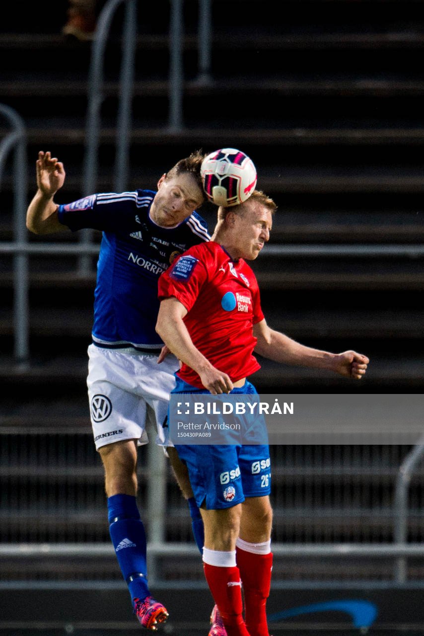 Sundsvalls Robert Lundström i nickduell med Helsingborgs