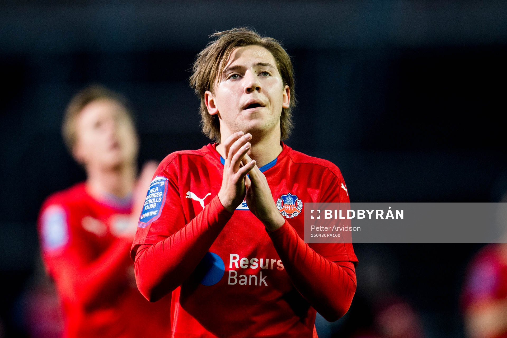Helsingborgs Darijan Bojanic tackar publiken efter fotbollsmatchen i Allsvenskan mellan Helsingborg och GIF Sundsvall den 30 april 2015 i Helsingborg.