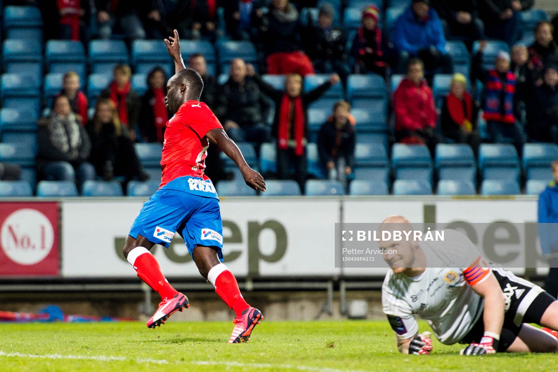 Helsingborgs Emmanuel Boateng jublar och Sundsvalls