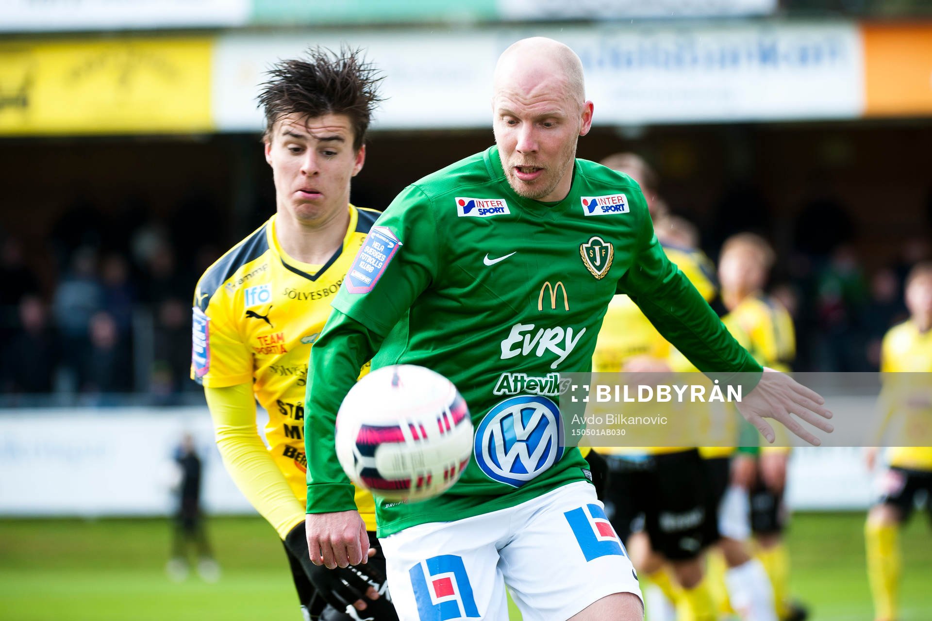 Jönköpings Södras Viktor Rönneklev under fotbollsmatchen i Superettan mellan Mjällby och Jönköping den 1 maj 2015 i Mjällby