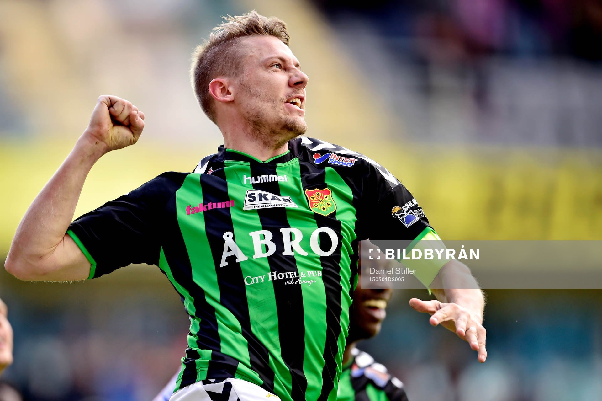 Gais Patrik Ingelsten jublar