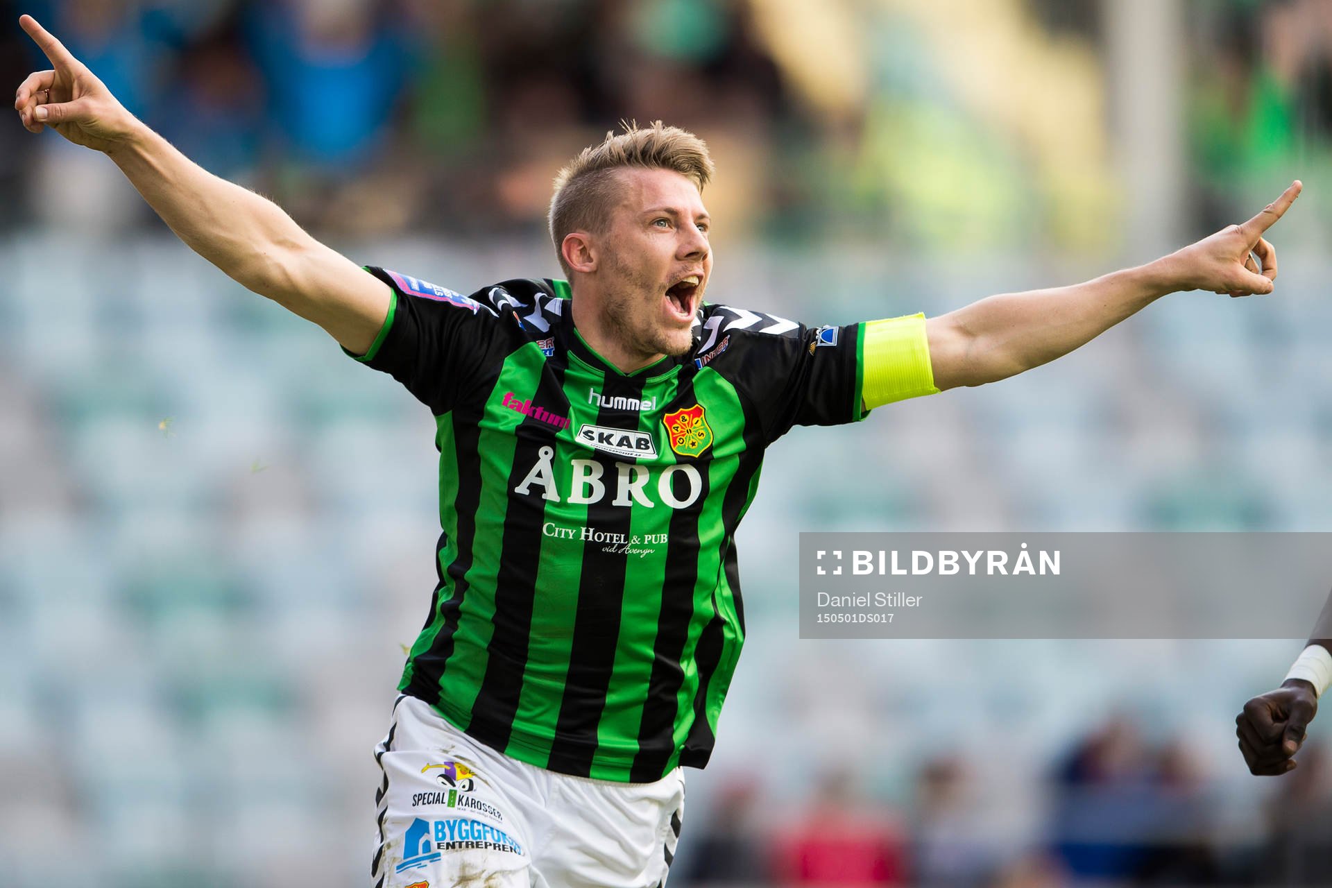 Gais Patrik Ingelsten jublar
