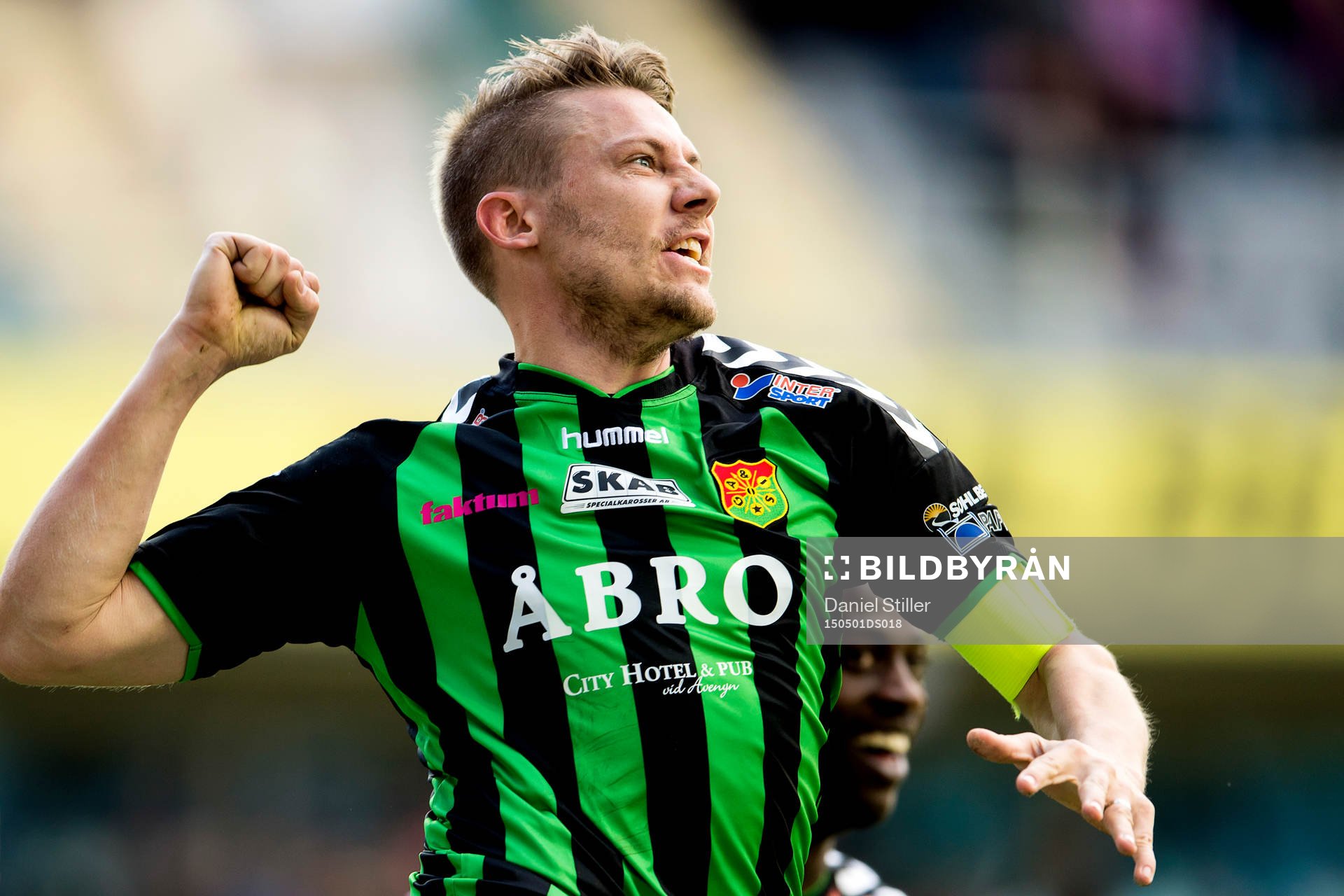 Gais Patrik Ingelsten jublar