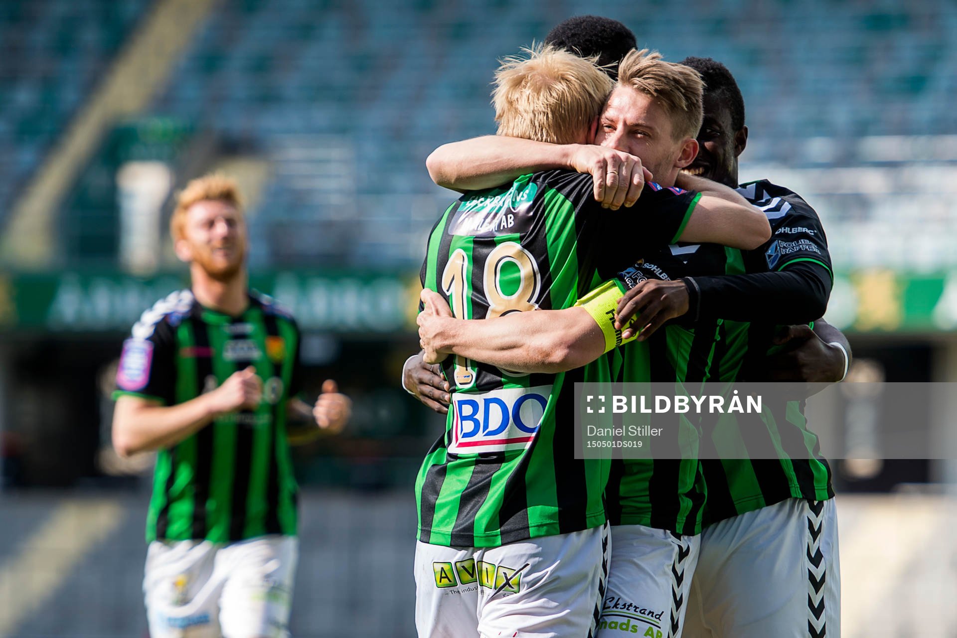 Gais Patrik Ingelsten jublar