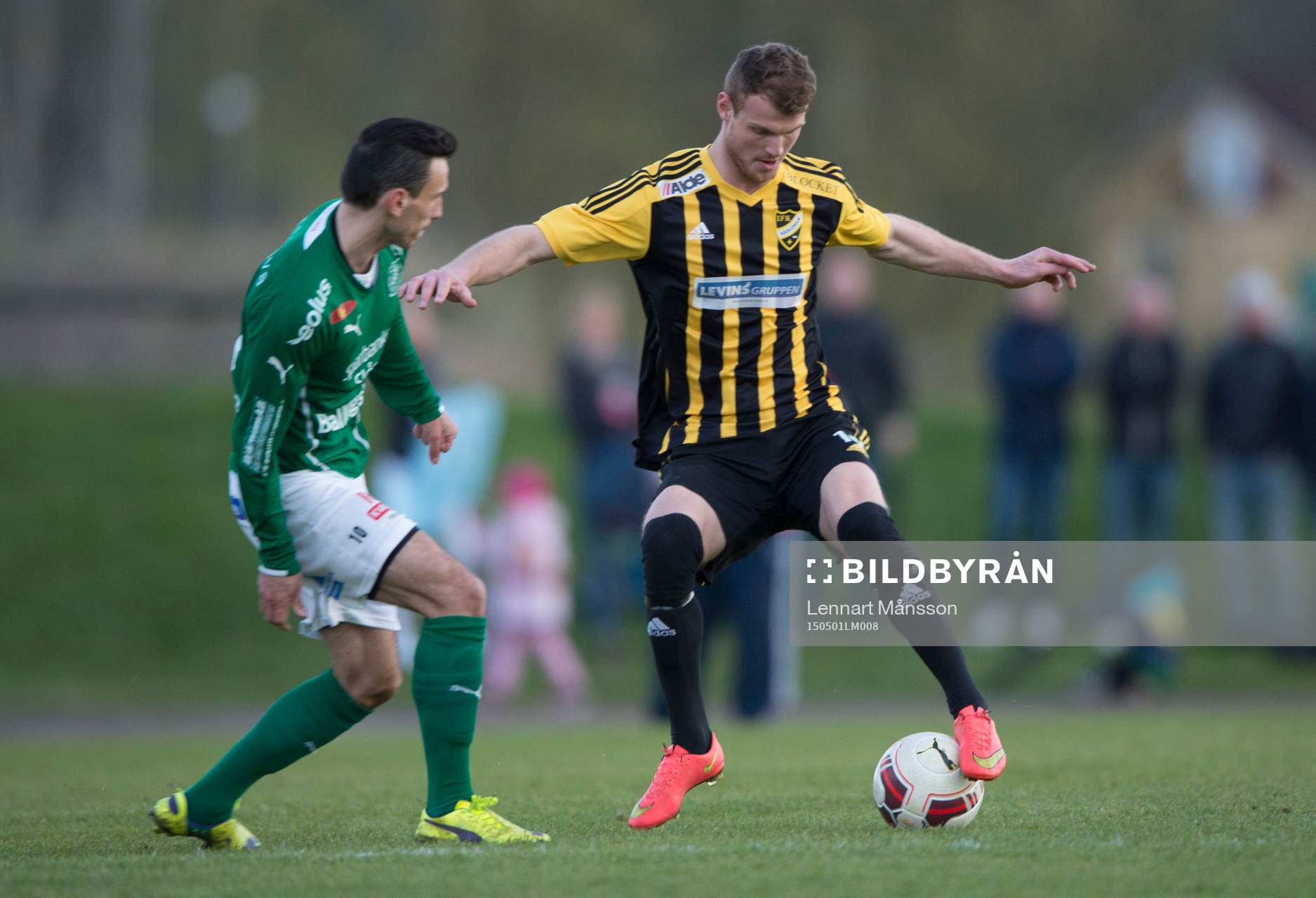 s Burim Rexhepi och IFK Hässleholms Ekrem Dibrani i