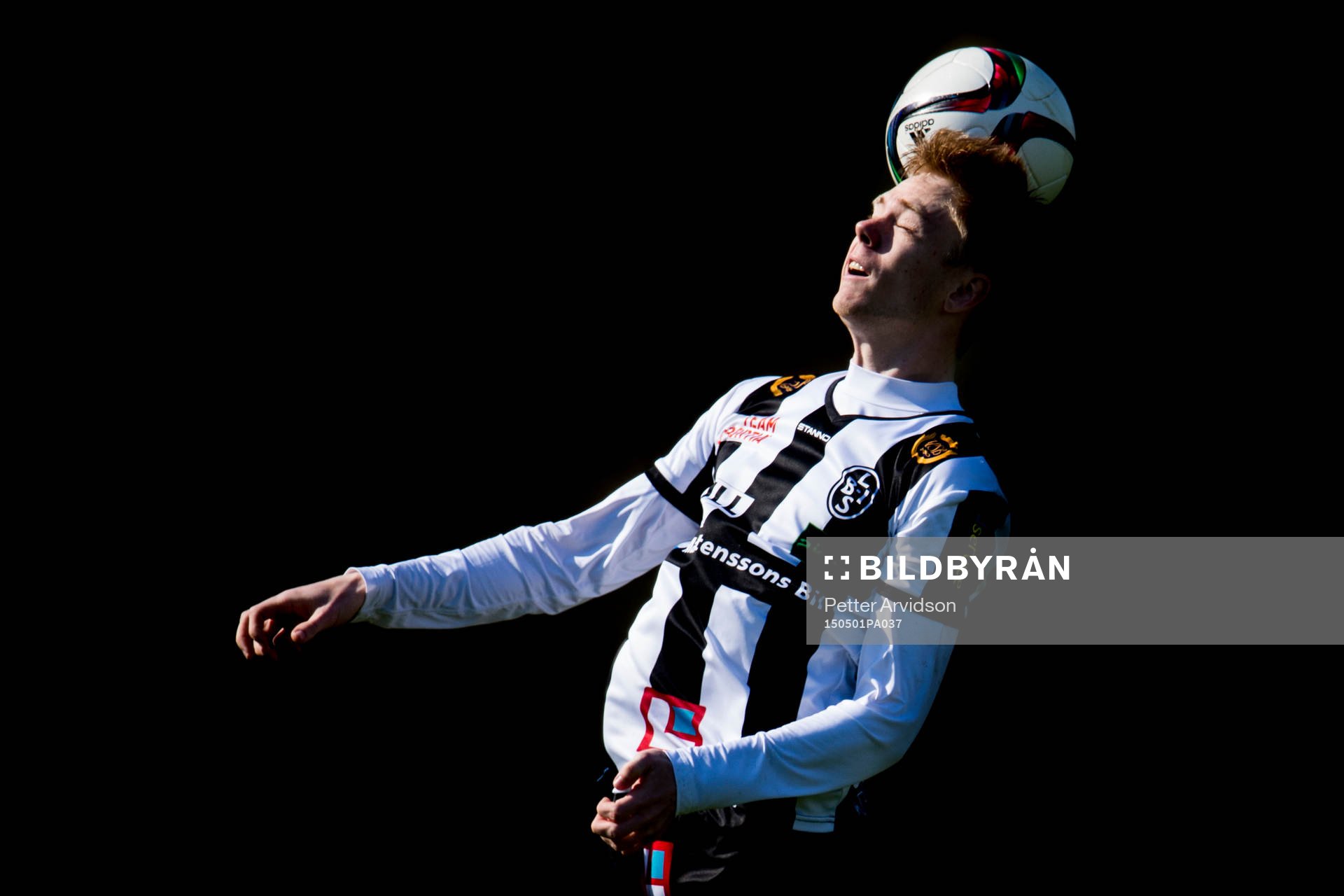 Landskronas Dennis Olofsson under fotbollsmatchen i division 1 mellan Eskilsminne och Landskrona den 1 maj 2015 i Helsingborg.