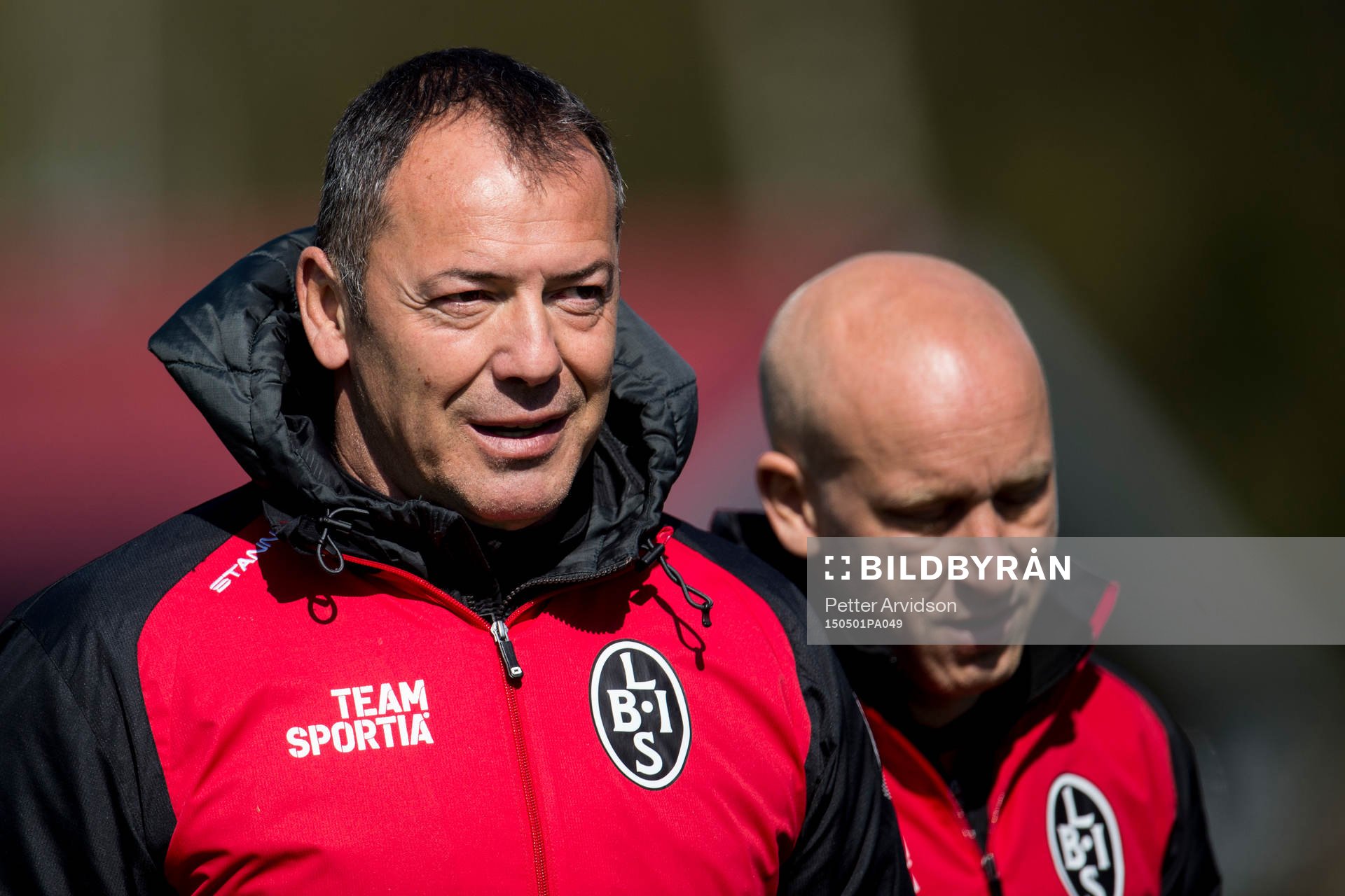 Landskronas tränare Zvezdan Milosevic och assisterande tränare Billy Magnusson under fotbollsmatchen i division 1 mellan Eskilsminne och Landskrona den 1 maj 2015 i Helsingborg.