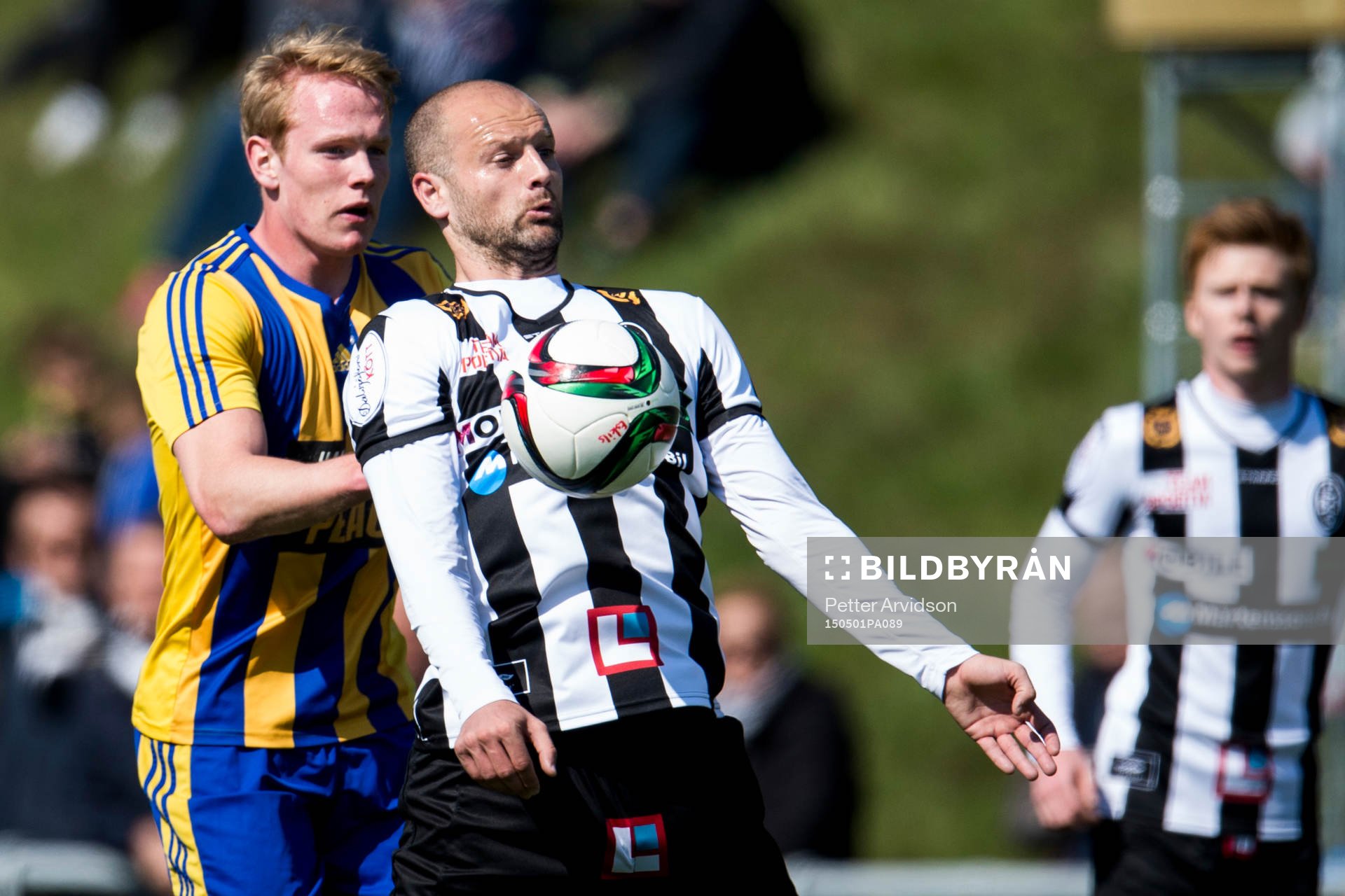 Eskilsminnes Philip Petersson och Landskronas Darko Lukanovic under fotbollsmatchen i division 1 mellan Eskilsminne och Landskrona den 1 maj 2015 i Helsingborg.