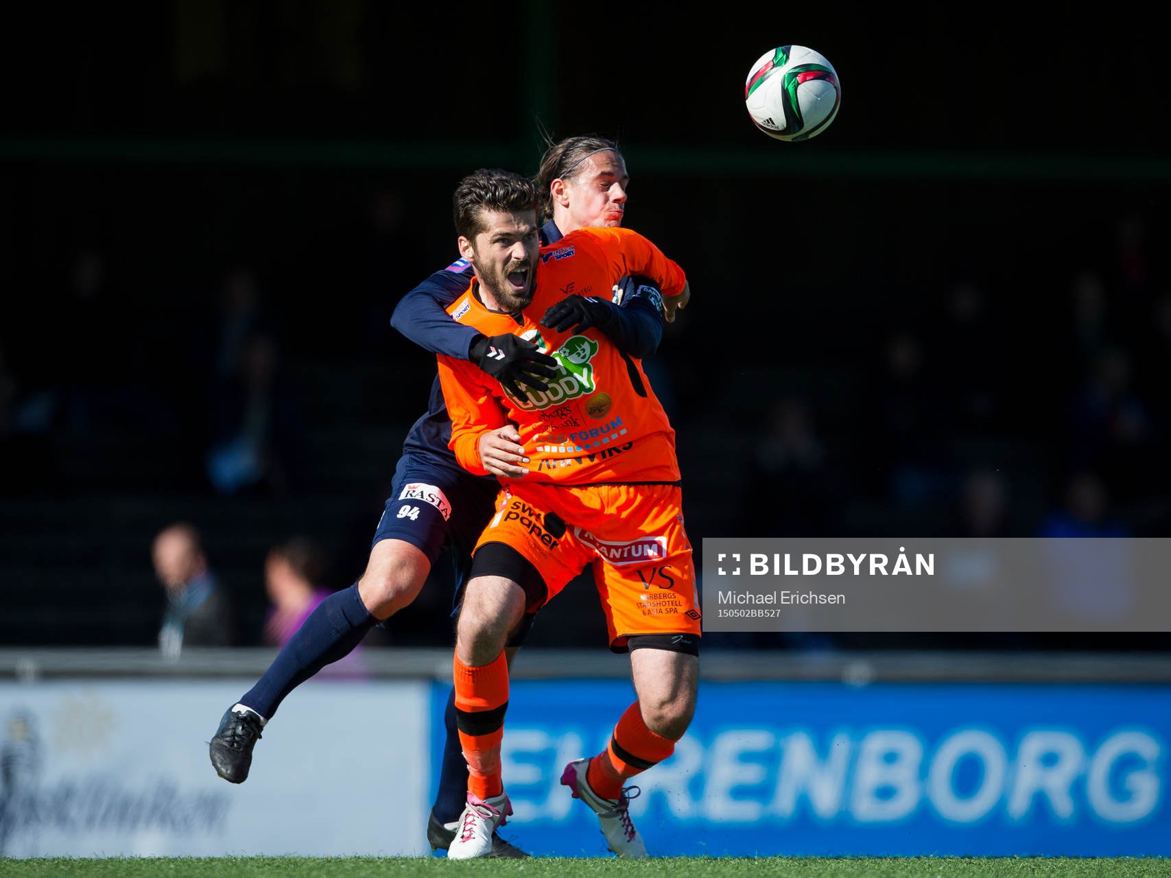 Utsiktens Mirza Mujcic i kamp med Varbergs Ajsel Kujovic under fotbollsmatchen i Superettan mellan Utsikten och Varberg den 2 maj 2015 i Göteborg.