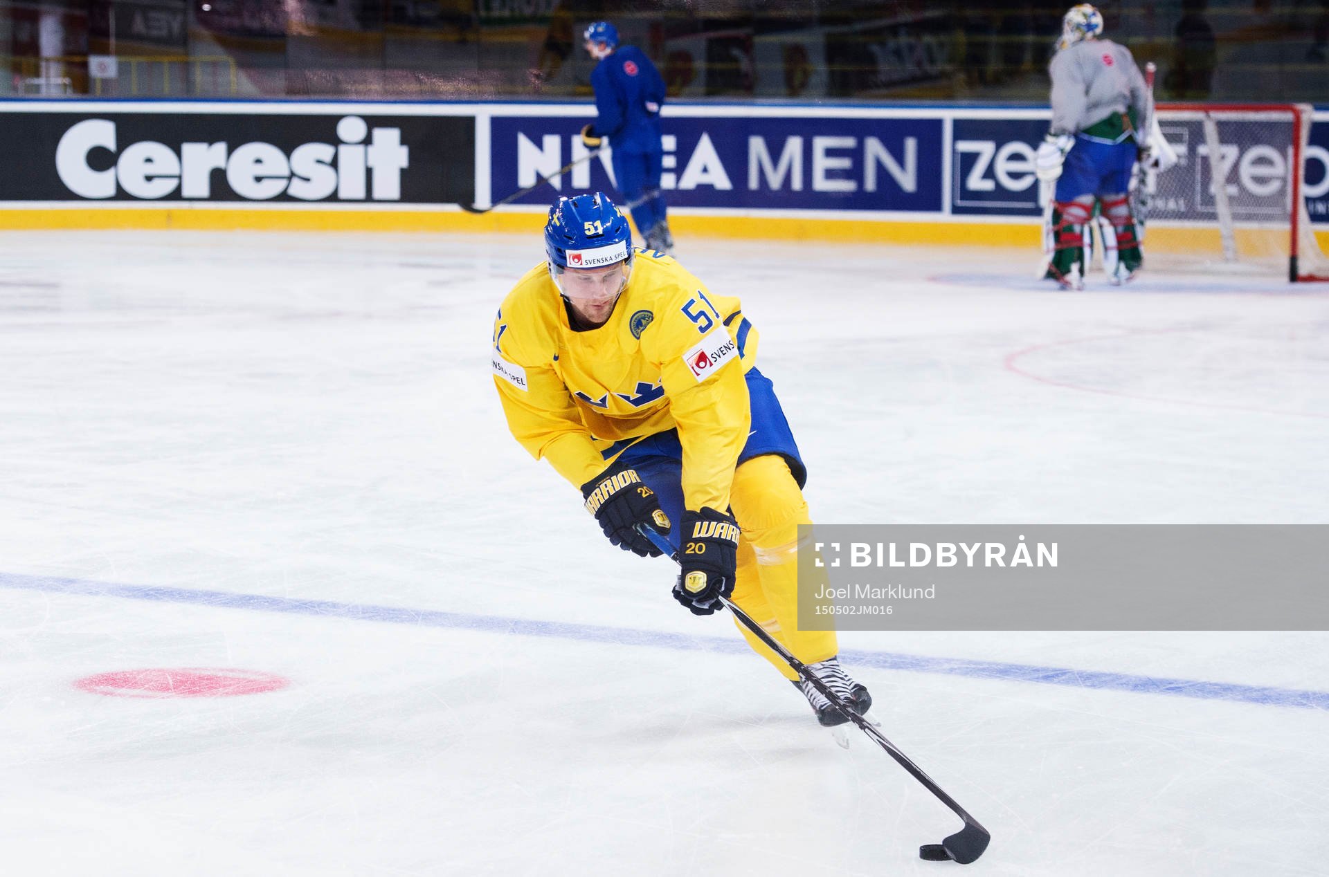 Jonas Ahnelöv i matchtröja på Sveriges ishockeylandslags