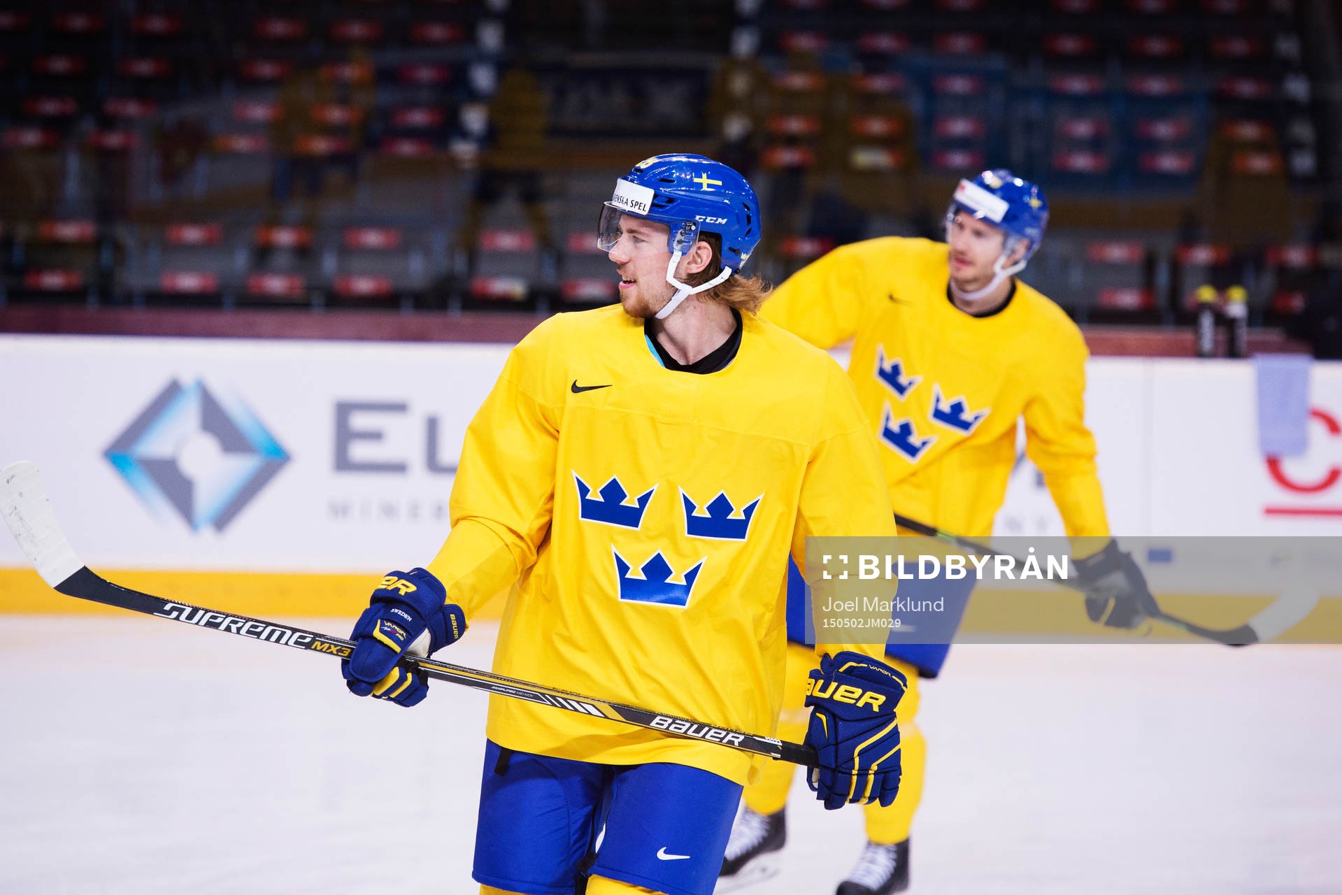 Elias Lindholm på Sveriges ishockeylandslags träning