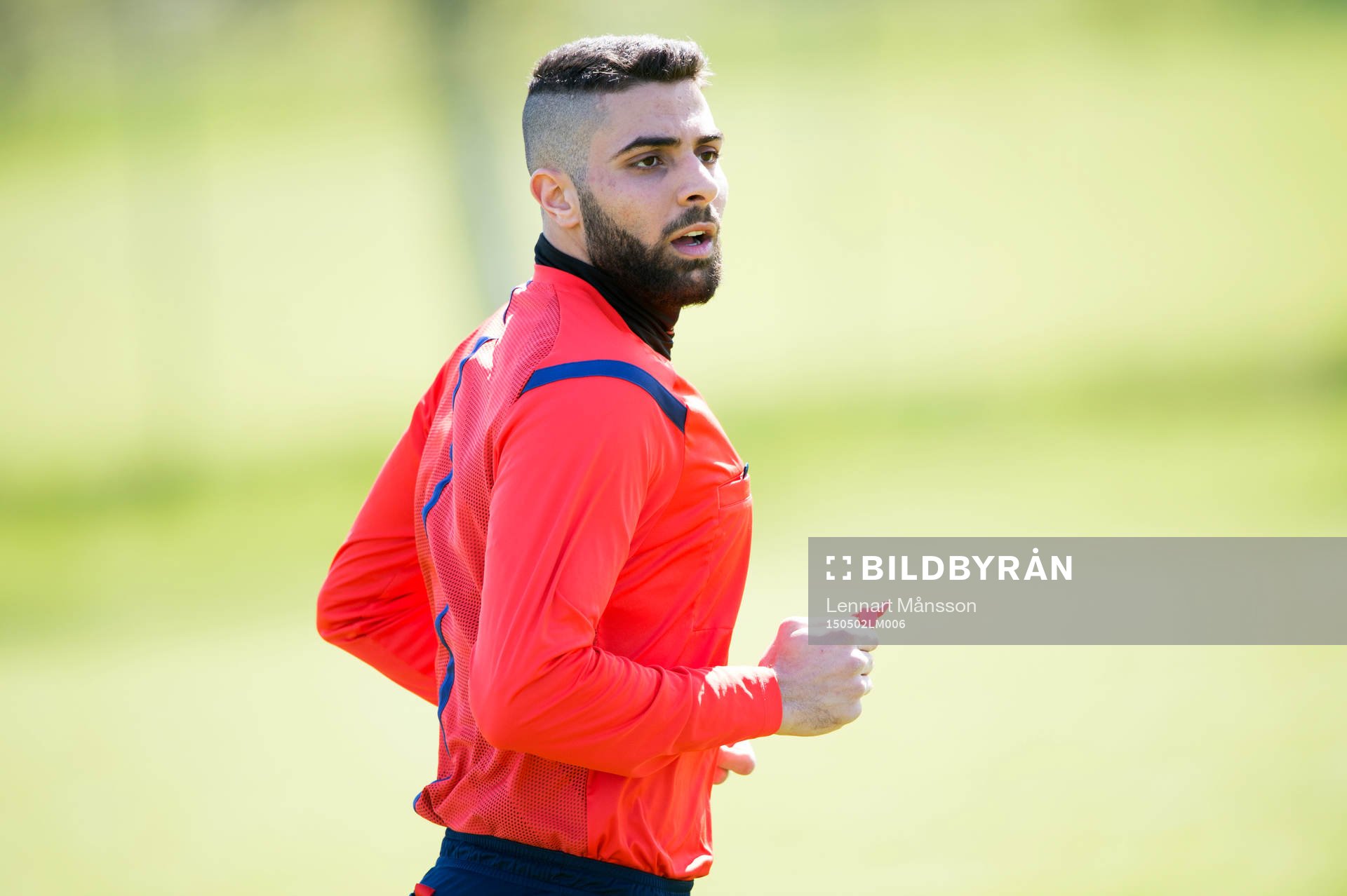 Domaren Ahmed Al-Kordi i matchen i juniorallsvenskan mellan