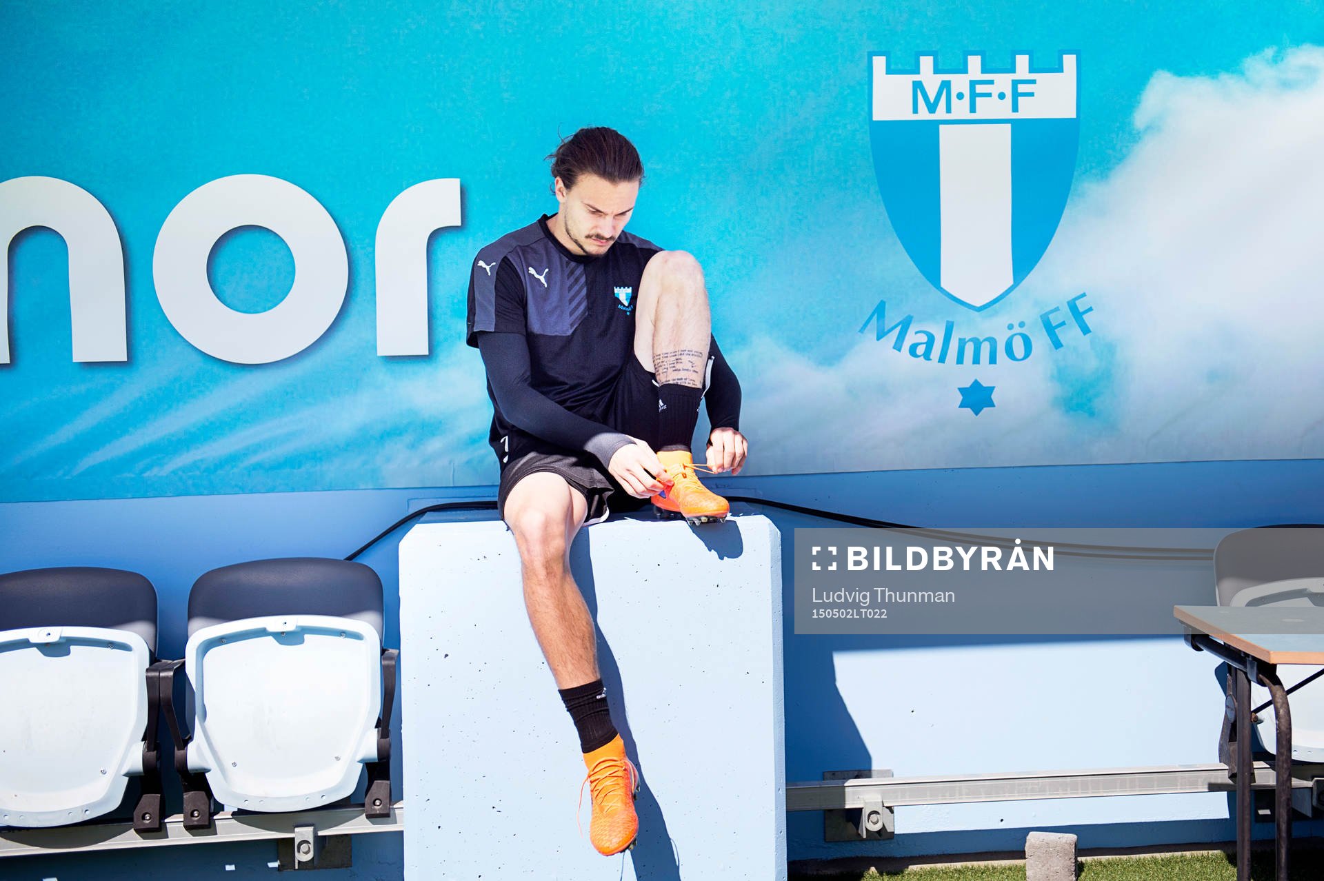Malmö FFs Erik Johansson knyter skorna
