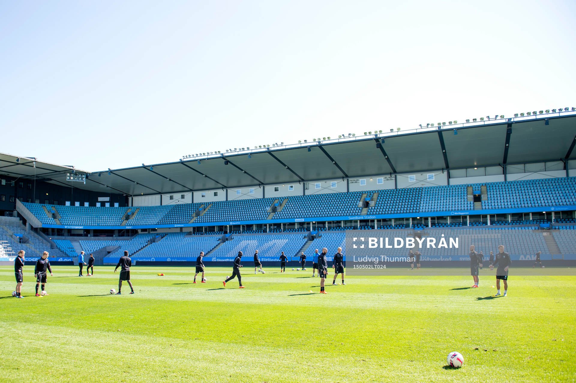 Malmö FFs spelare värmer upp