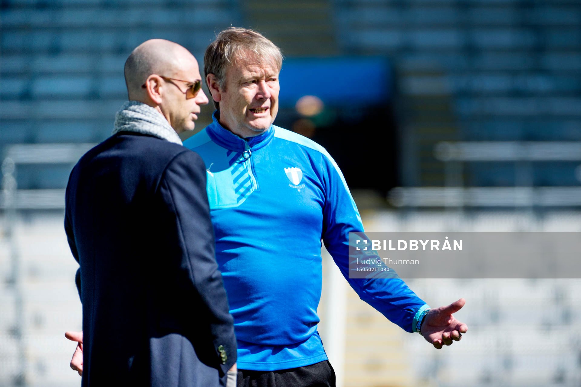 Malmö FFs tränare Åge Hareide i samtal med ordförande Håkan Jeppsson under en träning den 2 maj 2015 i Malmö. 