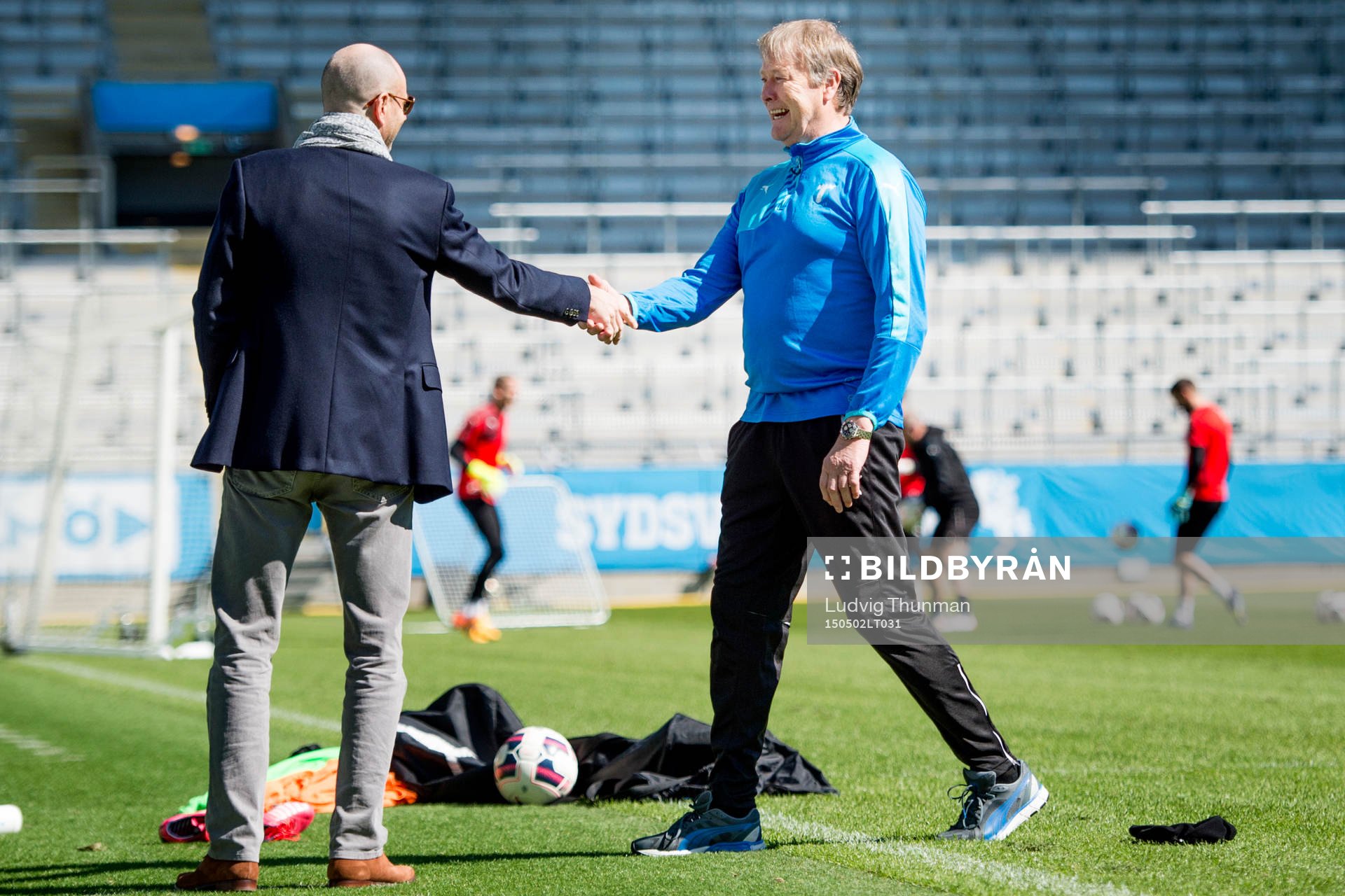 Malmö FFs tränare Åge Hareide hälsar på ordförande