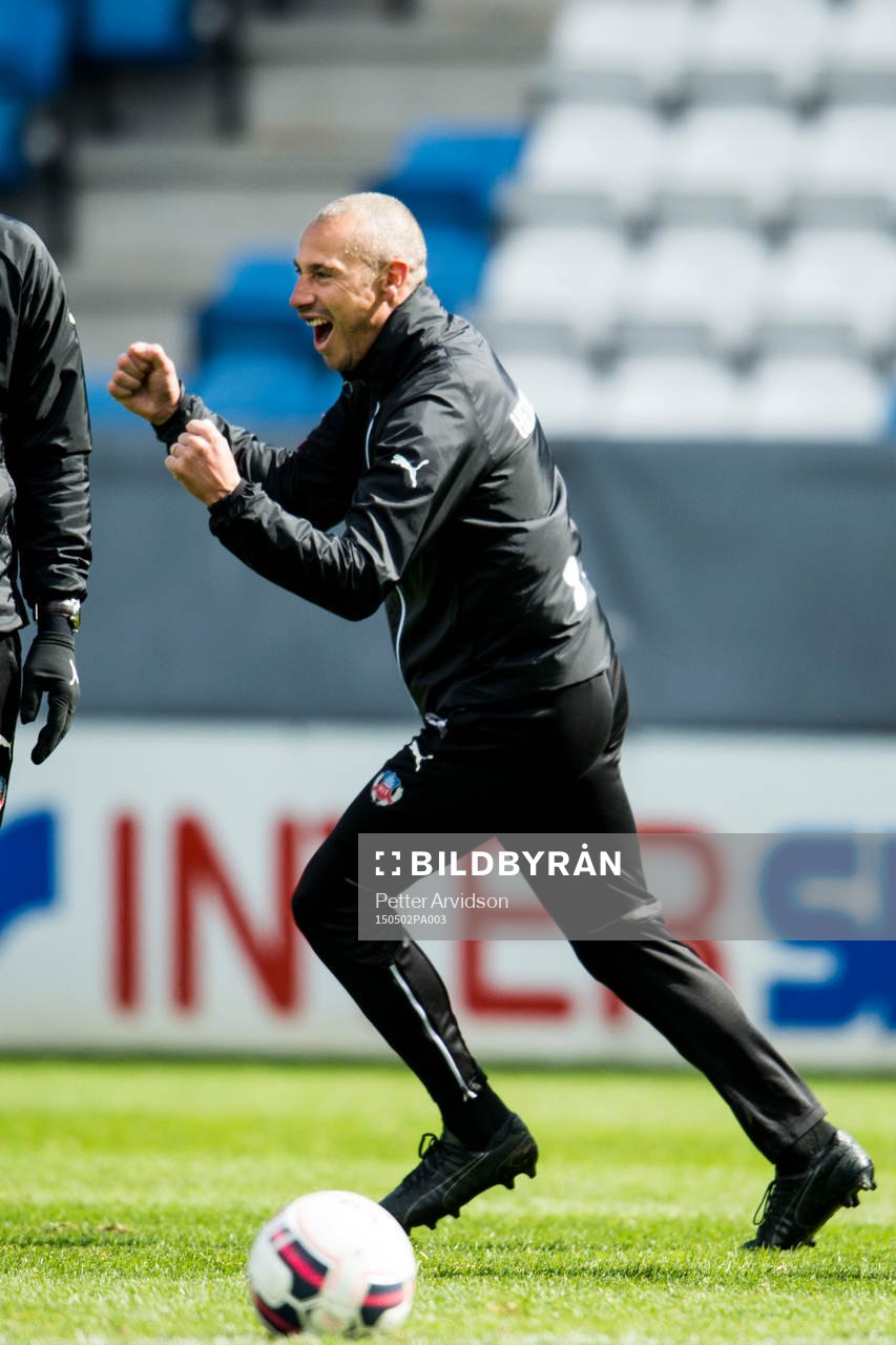 Helsingborgs manager Henrik Larsson jublar