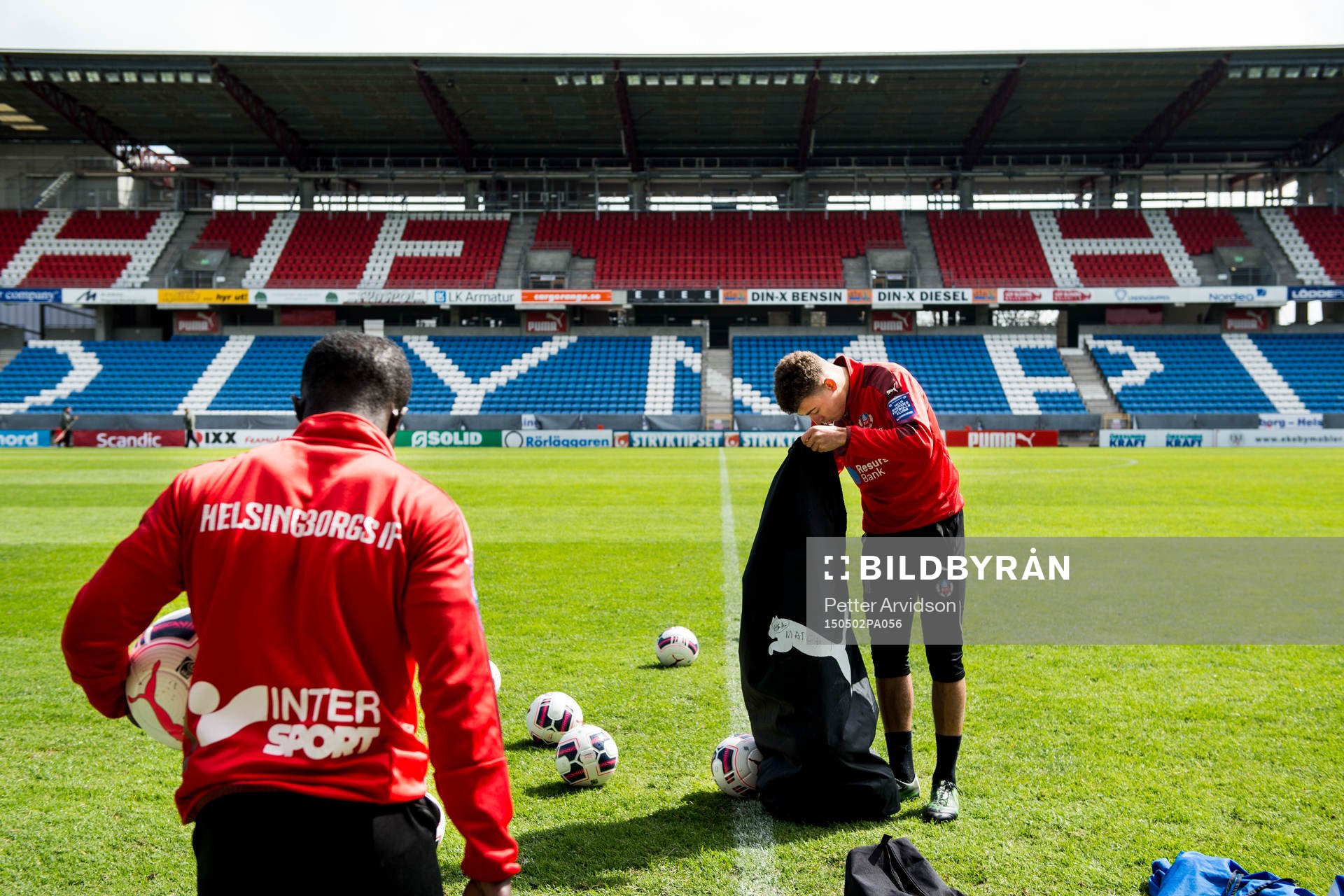 Helsingborgs Jordan Larsson och Emmanuel Boateng samlar