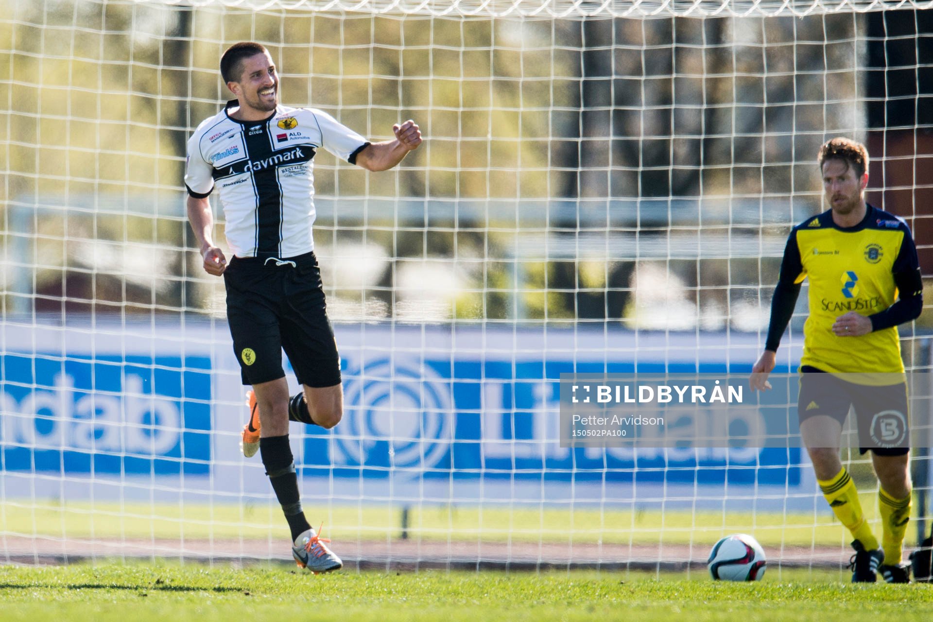 Frej Täbys Viktor Lövgren jublar