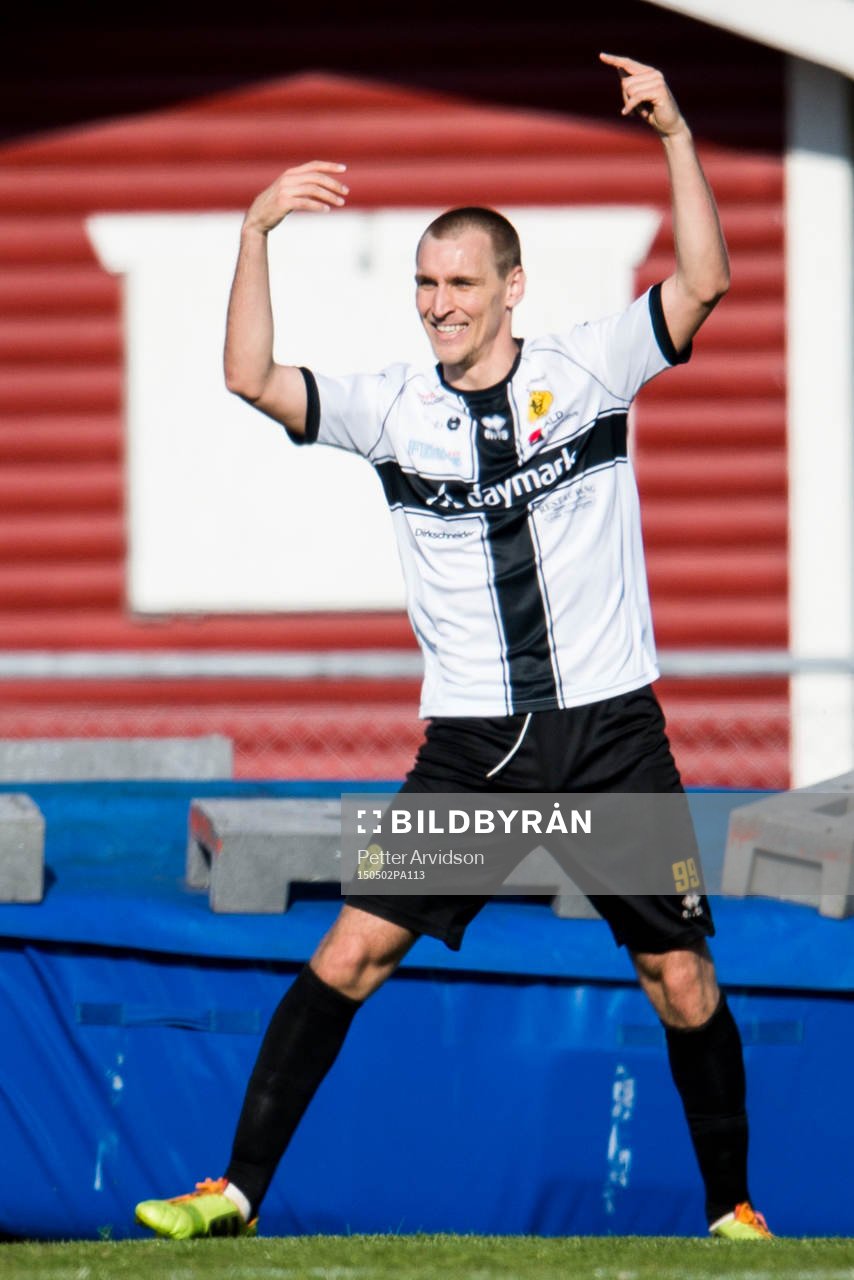 Frej Täbys Adnan Círak jublar