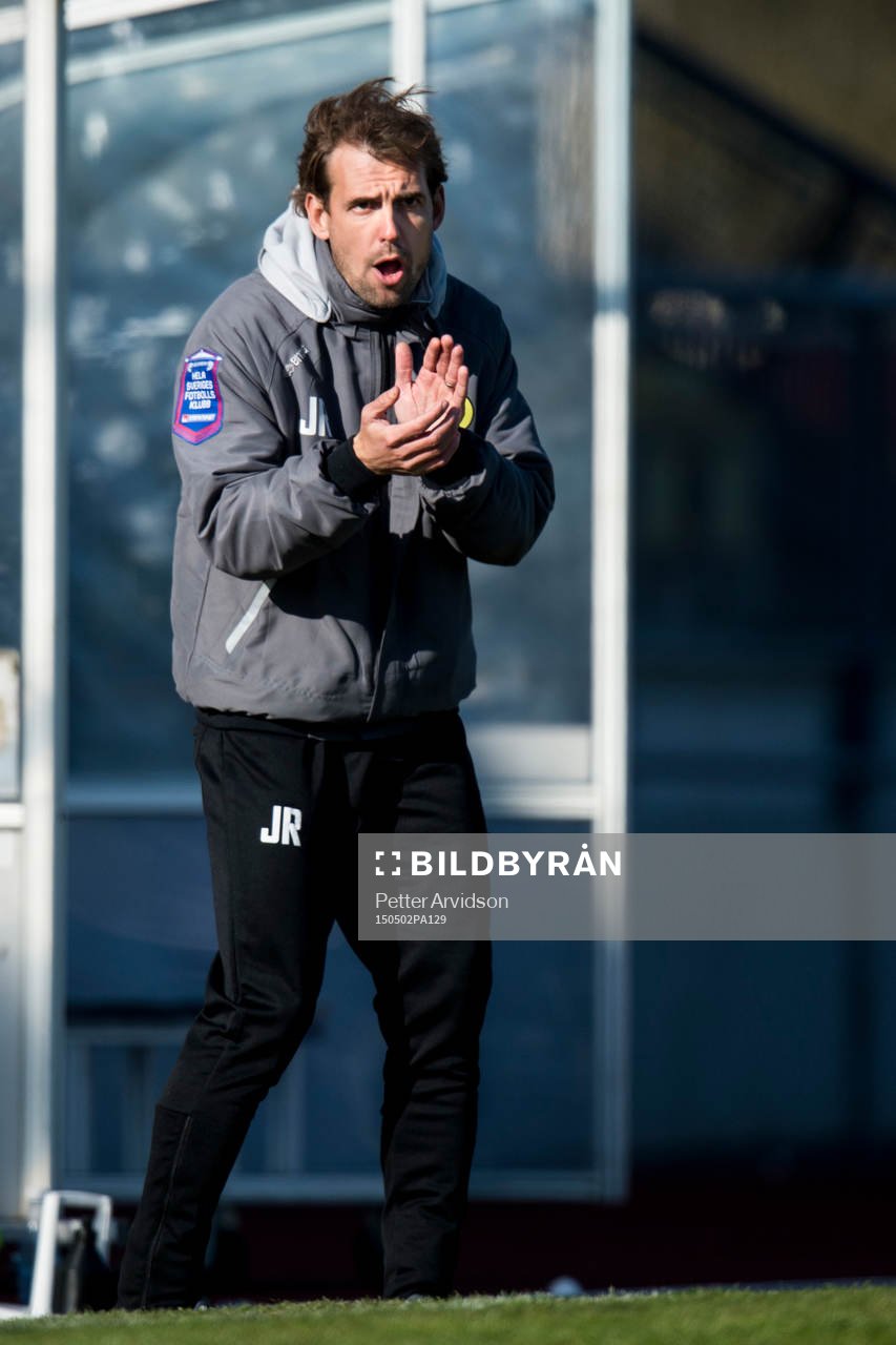 Frej Täbys assisterande tränare Joel Riddez